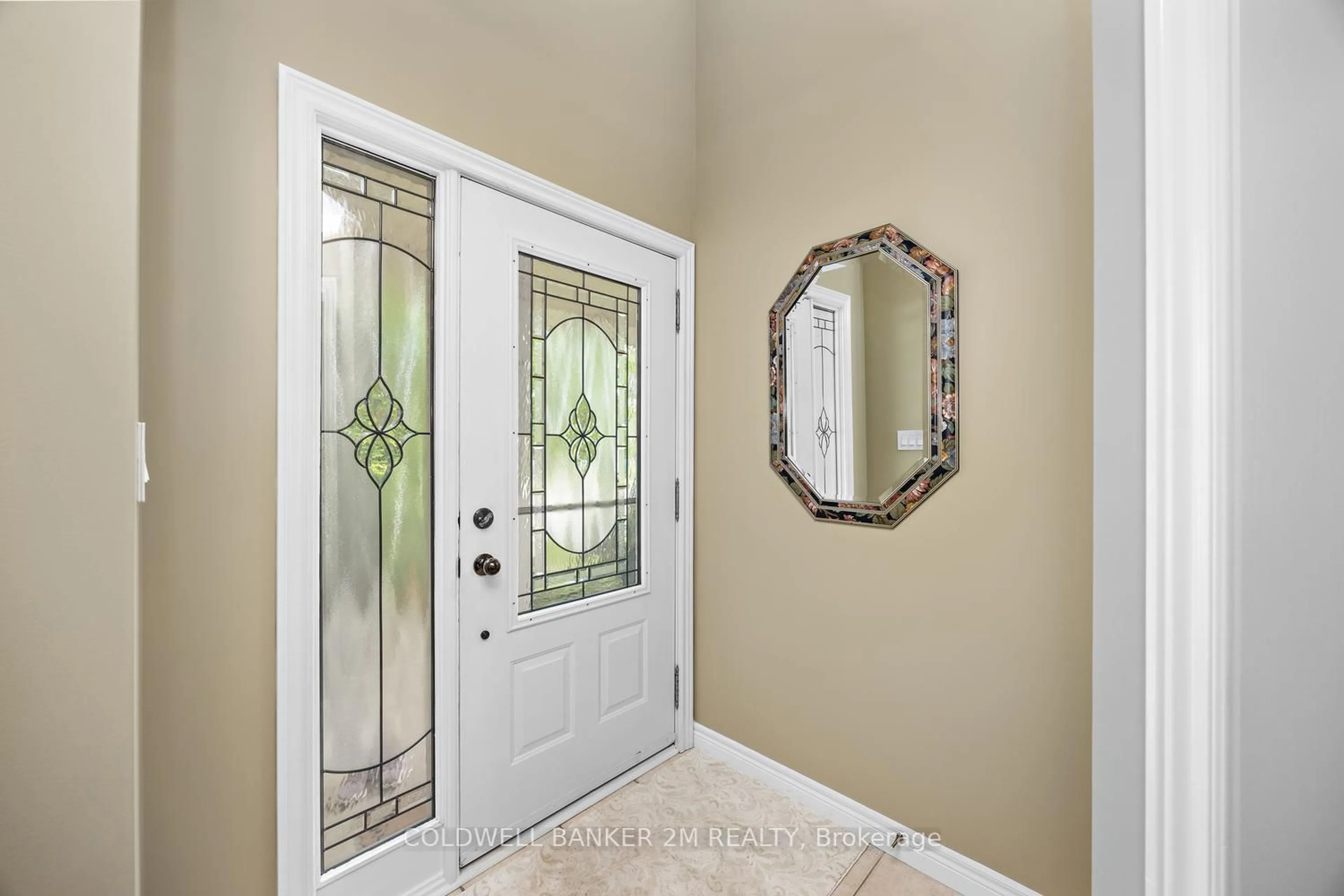 Indoor entryway for 348 Ryerson Cres, Oshawa Ontario L1G 8B6