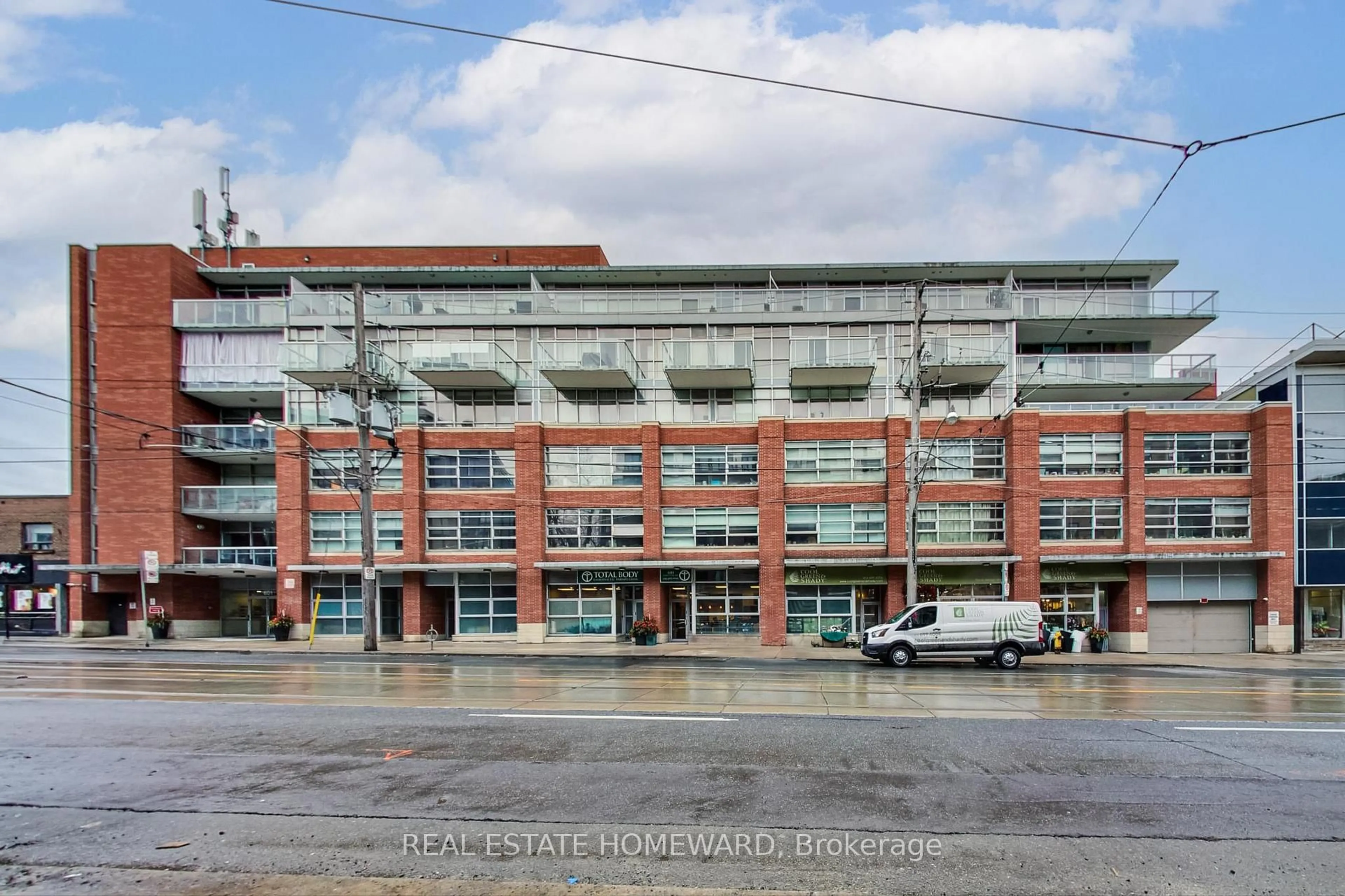 Indoor foyer for 601 Kingston Rd #209, Toronto Ontario M4E 3Y2