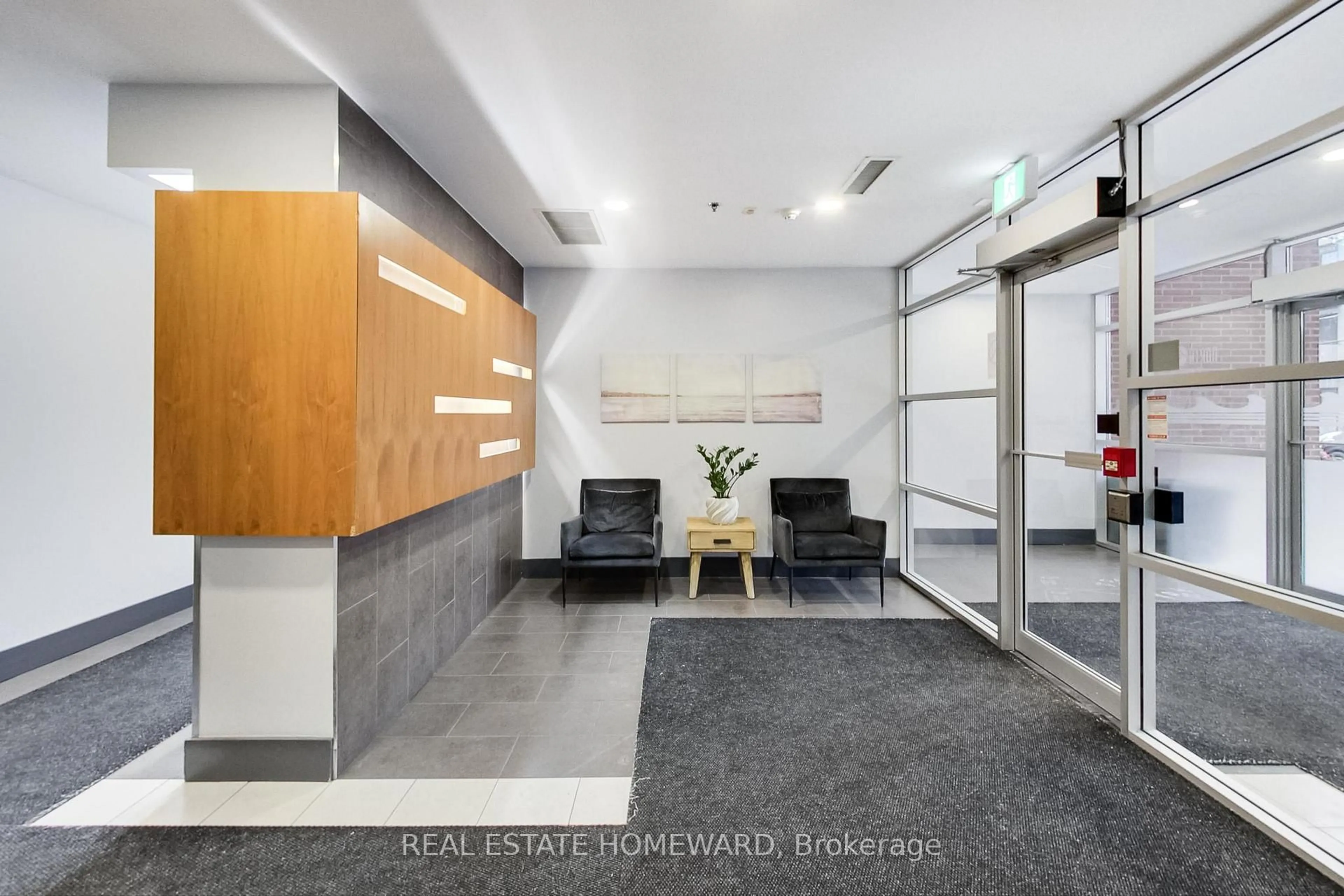 Indoor foyer for 601 Kingston Rd #209, Toronto Ontario M4E 3Y2