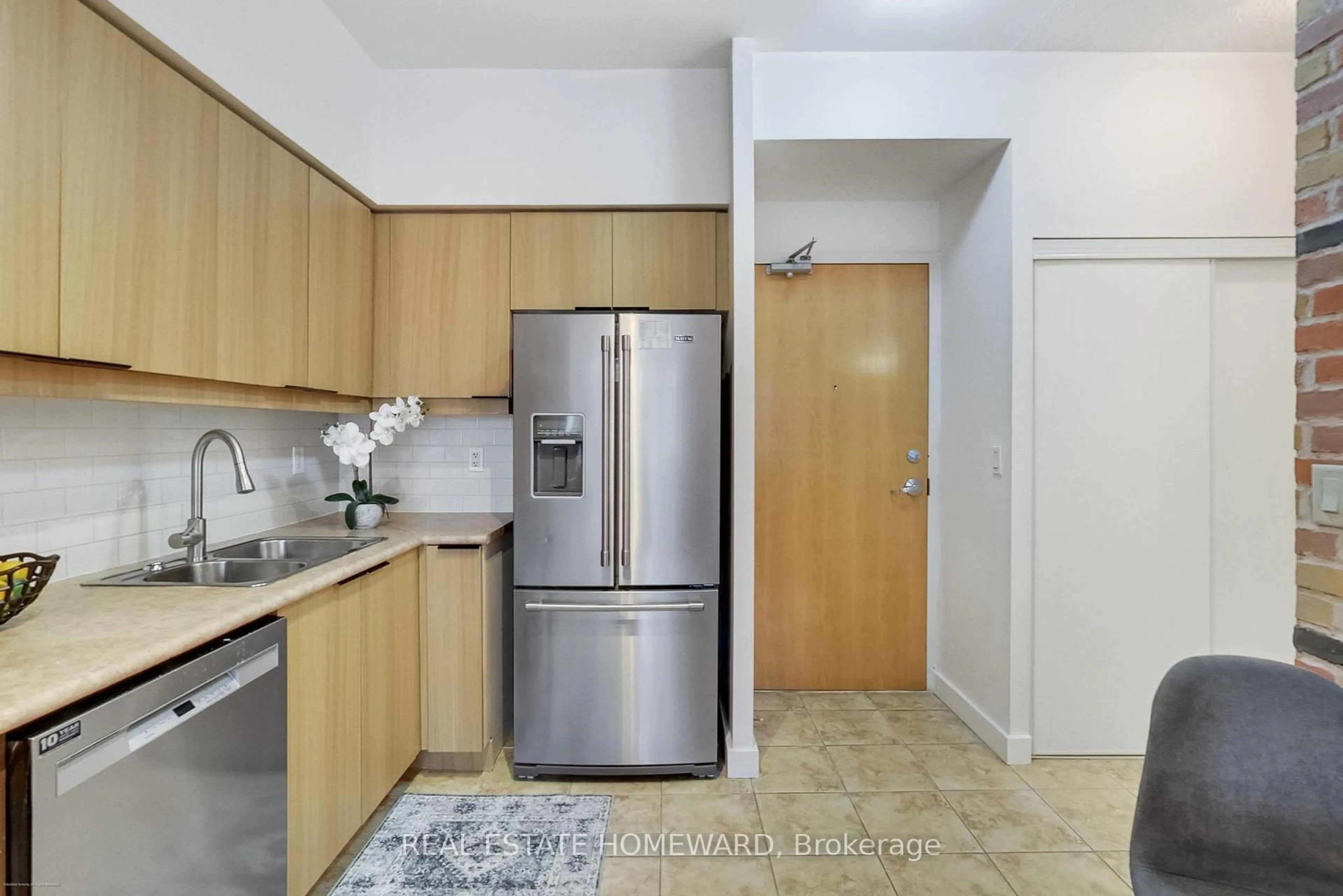 Standard kitchen, unknown for 601 Kingston Rd #209, Toronto Ontario M4E 3Y2