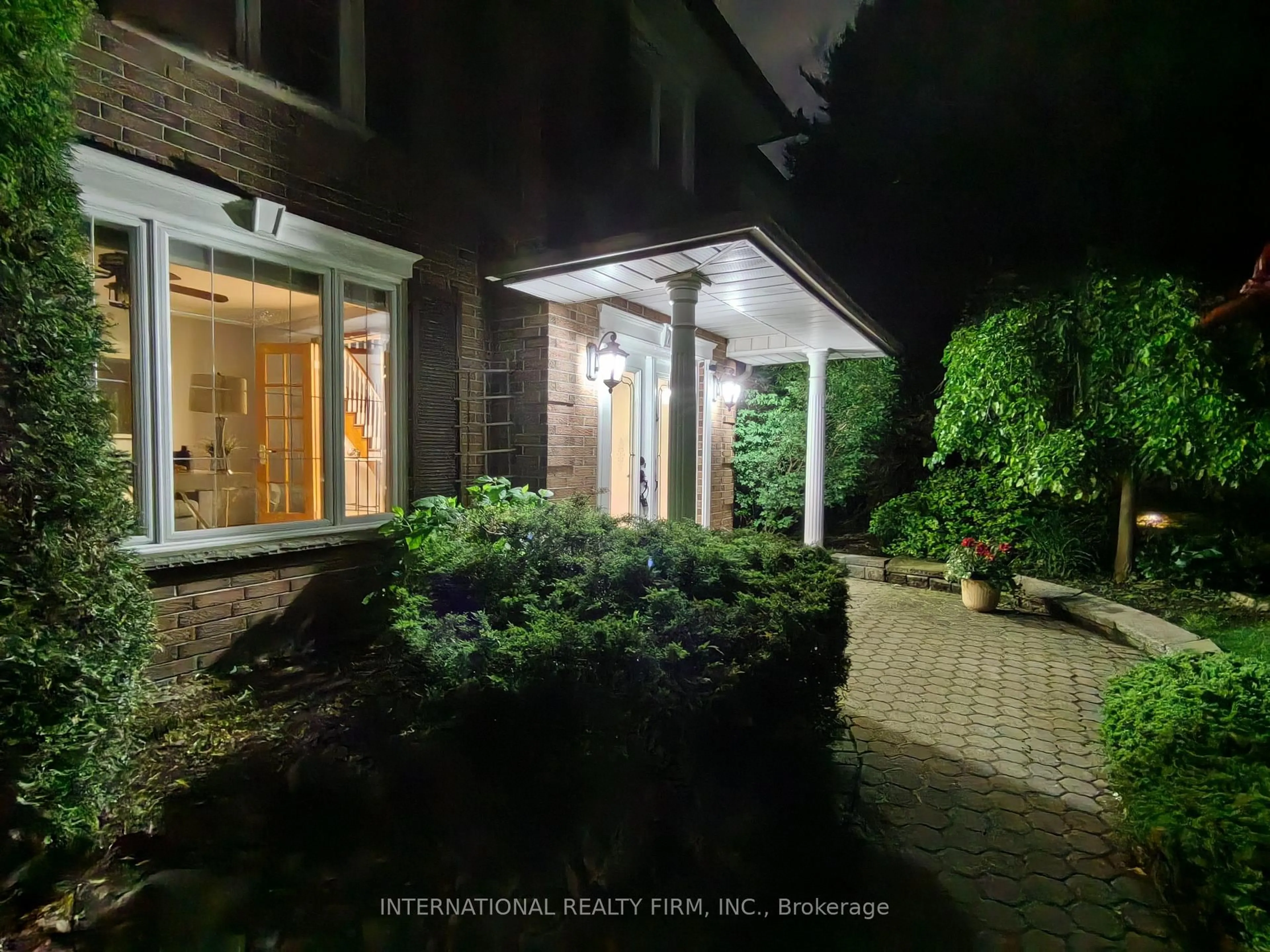 Unknown for 7 Briargreen Crt, Whitby Ontario L1R 1P9