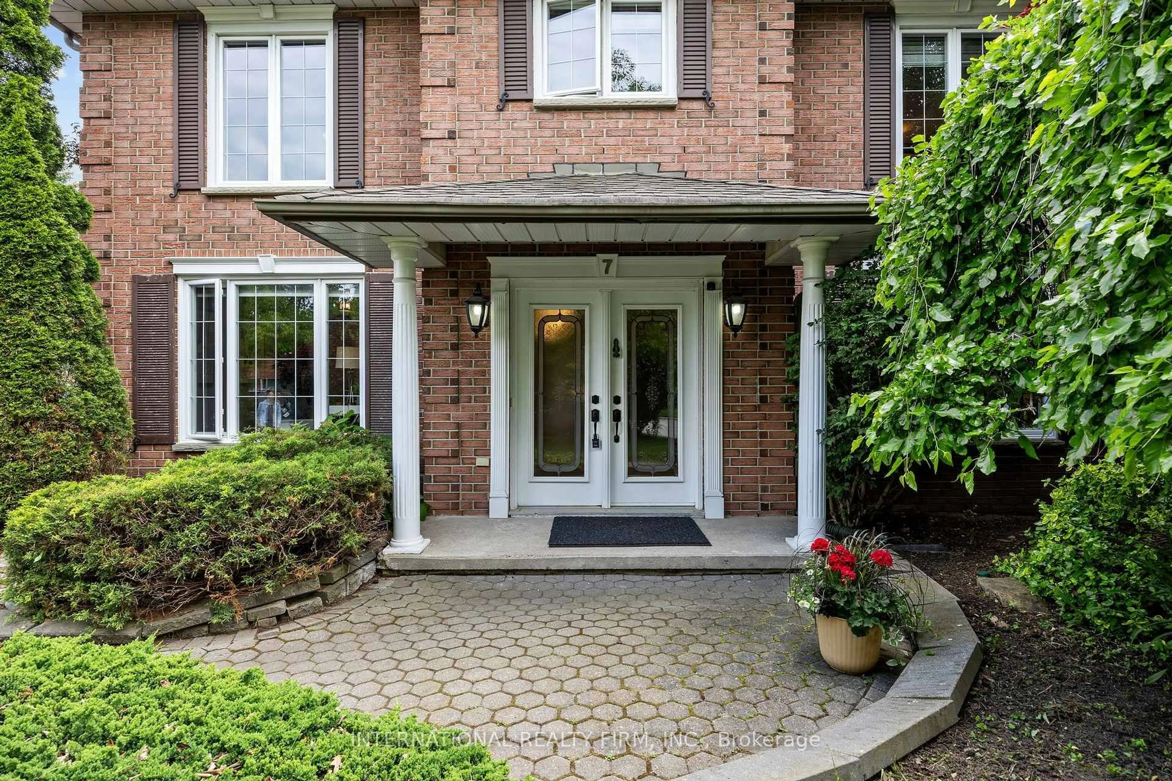 Home with brick exterior material, street for 7 Briargreen Crt, Whitby Ontario L1R 1P9
