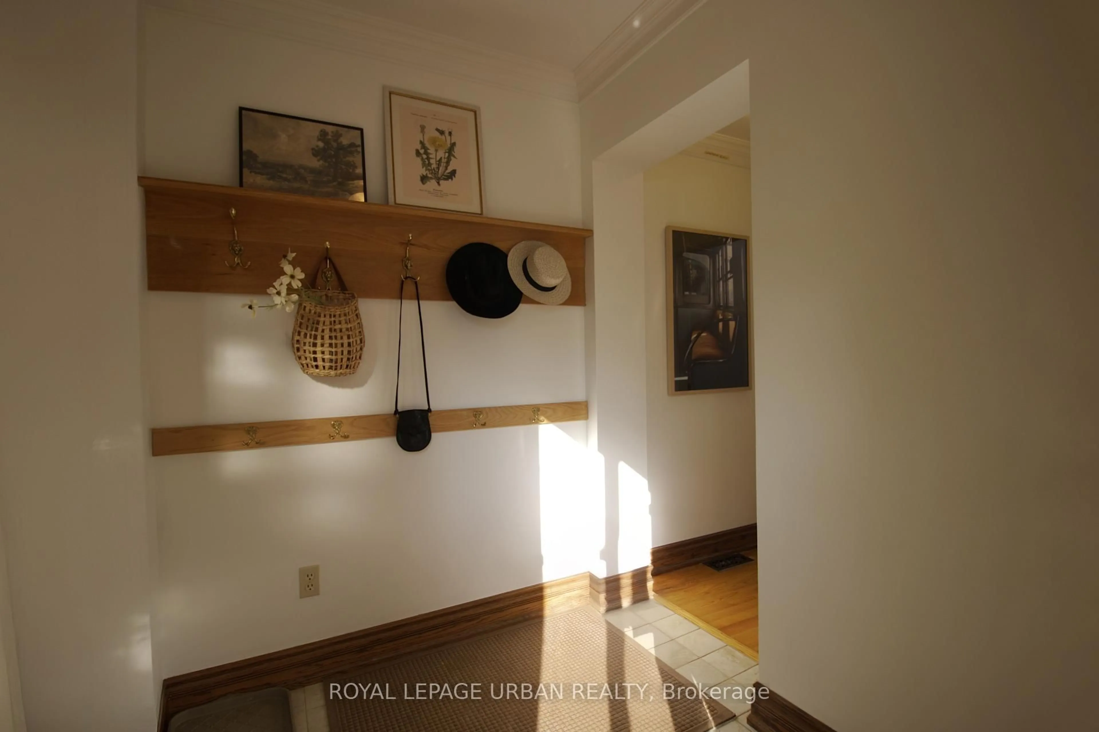 Indoor entryway for 5 Grandview Ave, Toronto Ontario M4K 1J1