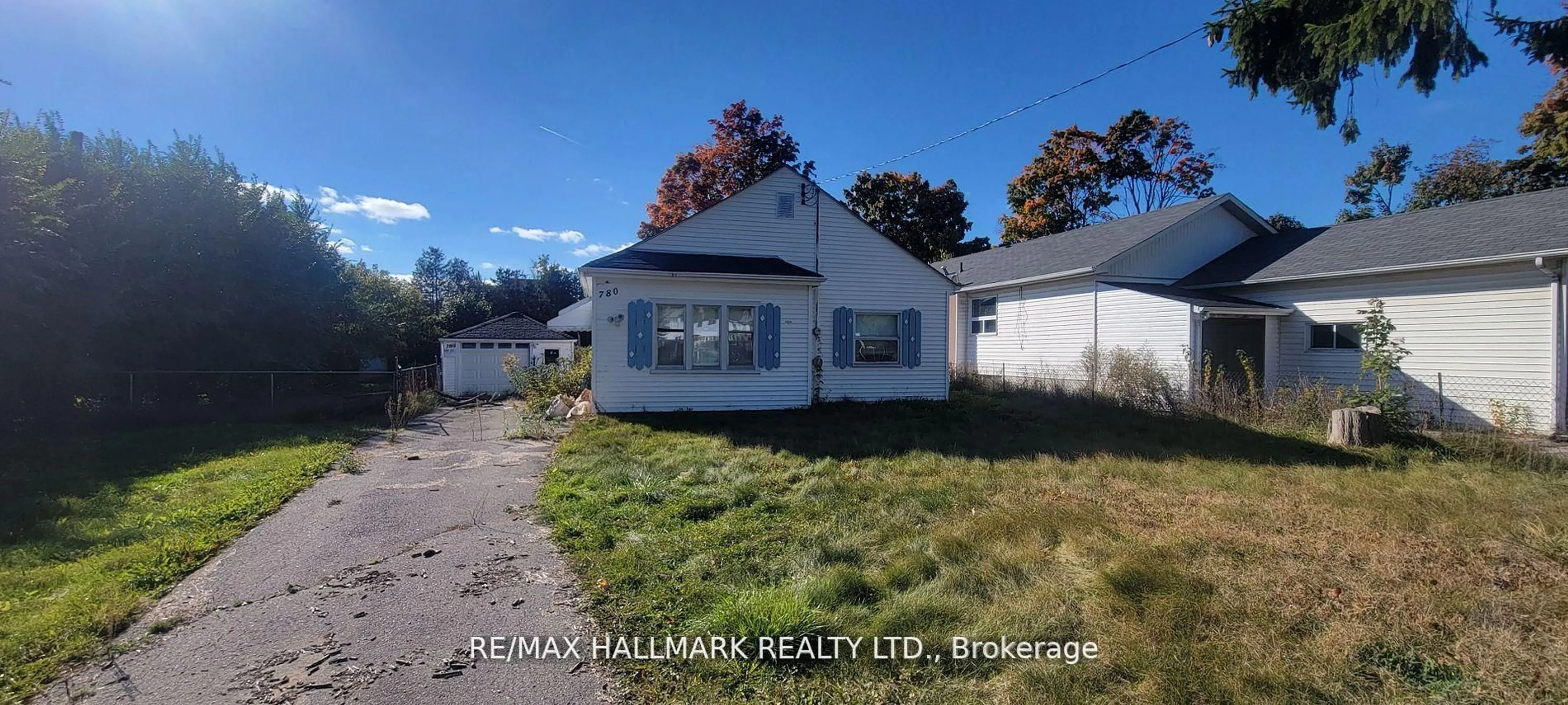 A pic from outside/outdoor area/front of a property/back of a property/a pic from drone, street for 780 Liverpool Rd, Pickering Ontario L1W 1S1