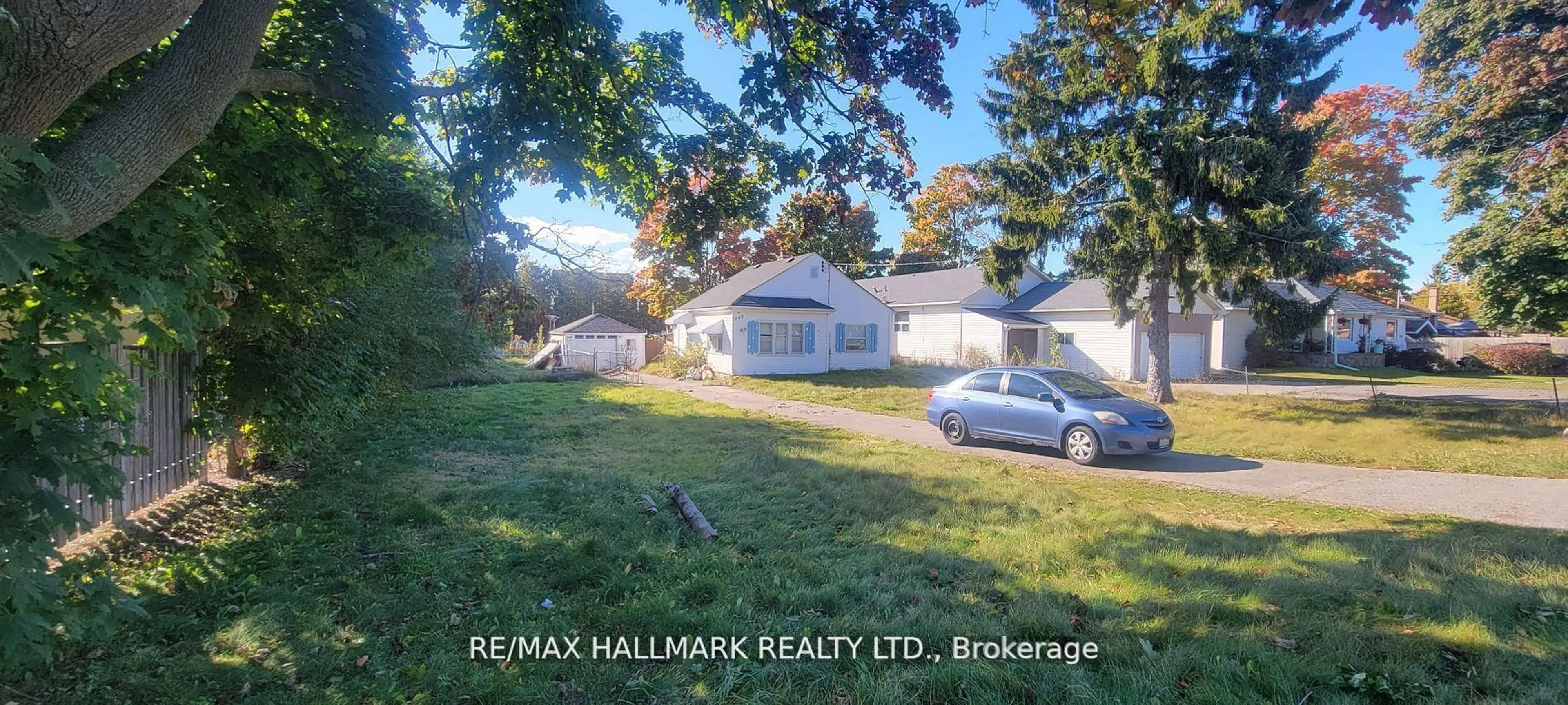 A pic from outside/outdoor area/front of a property/back of a property/a pic from drone, street for 780 Liverpool Rd, Pickering Ontario L1W 1S1