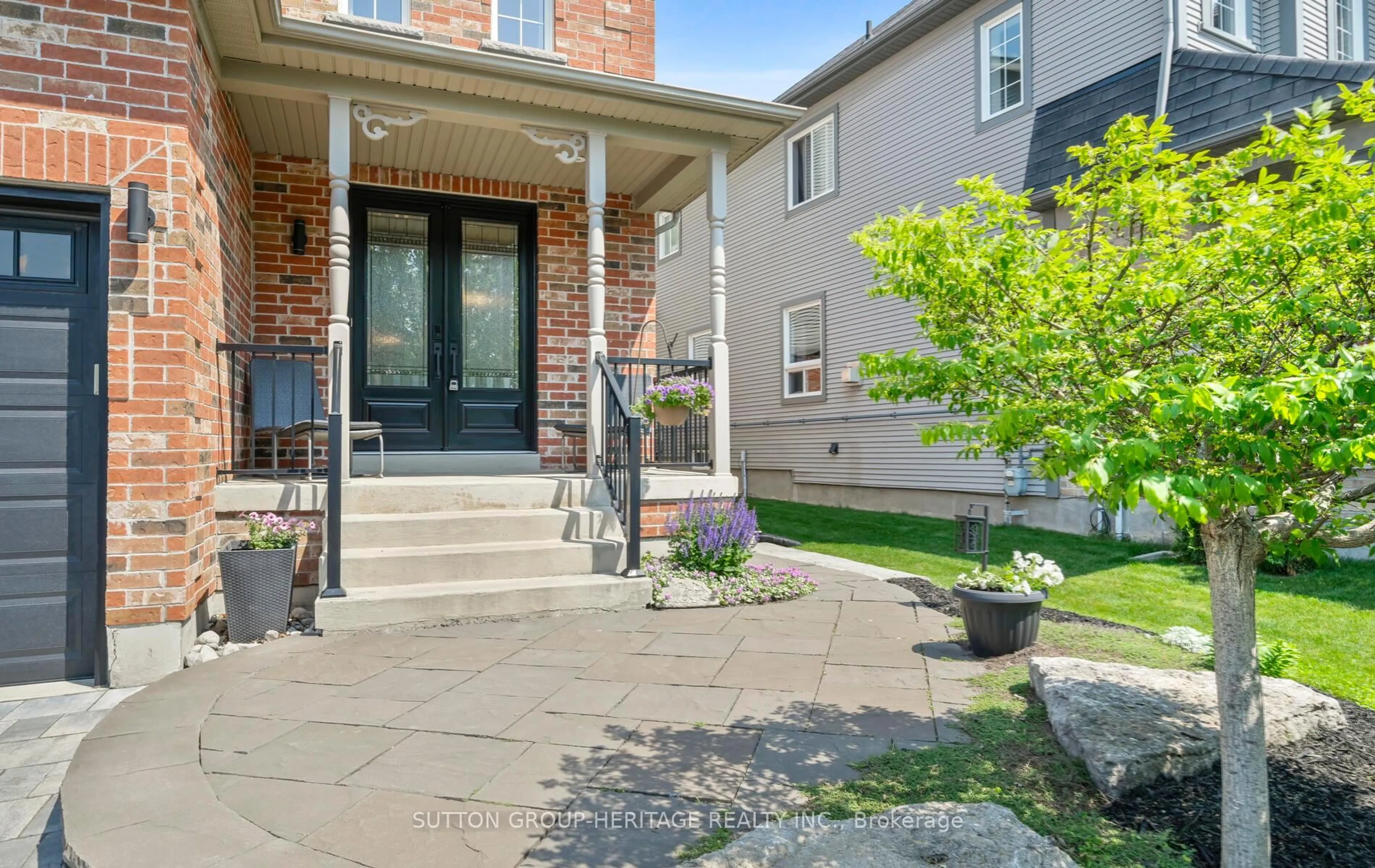 Patio, street for 198 Honeyman Dr, Clarington Ontario L1C 0J3