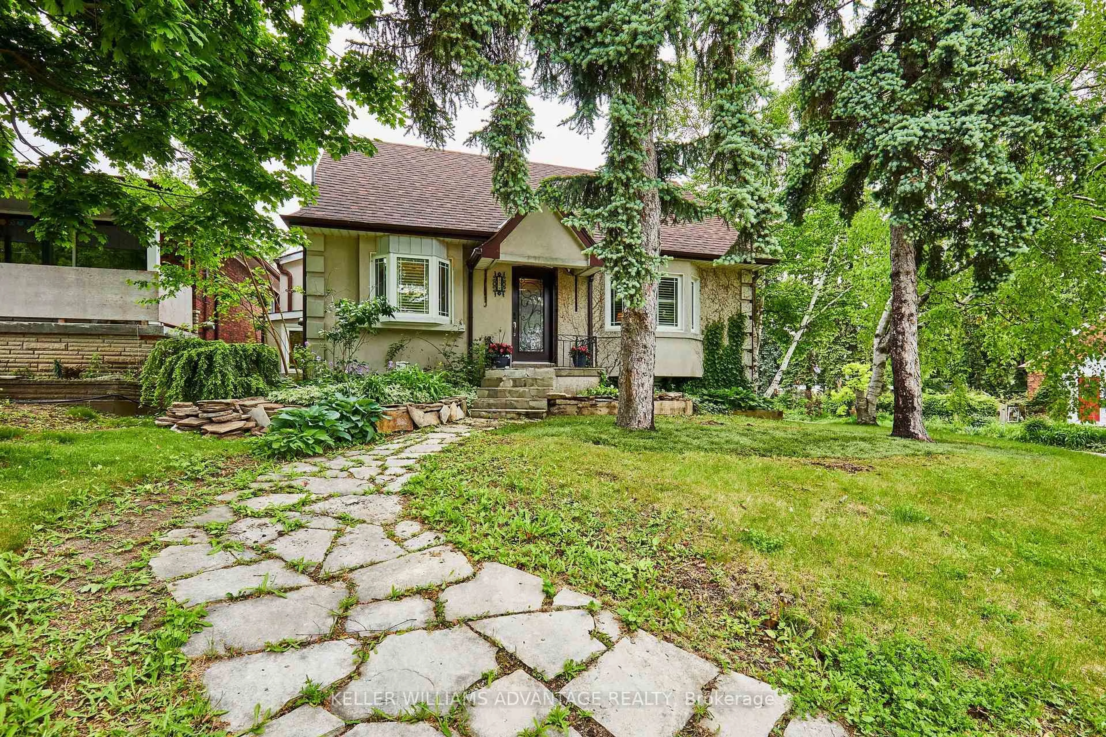 Patio, street for 128 Harewood Ave, Toronto Ontario M1M 2R5