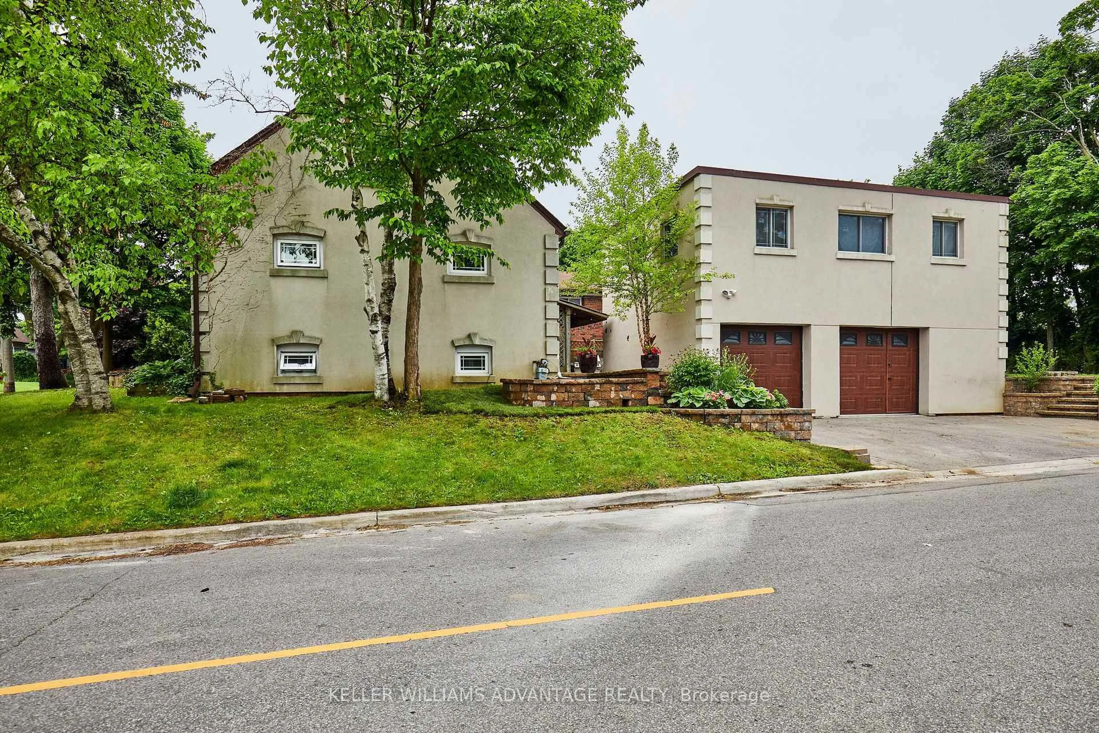A pic from outside/outdoor area/front of a property/back of a property/a pic from drone, street for 128 Harewood Ave, Toronto Ontario M1M 2R5