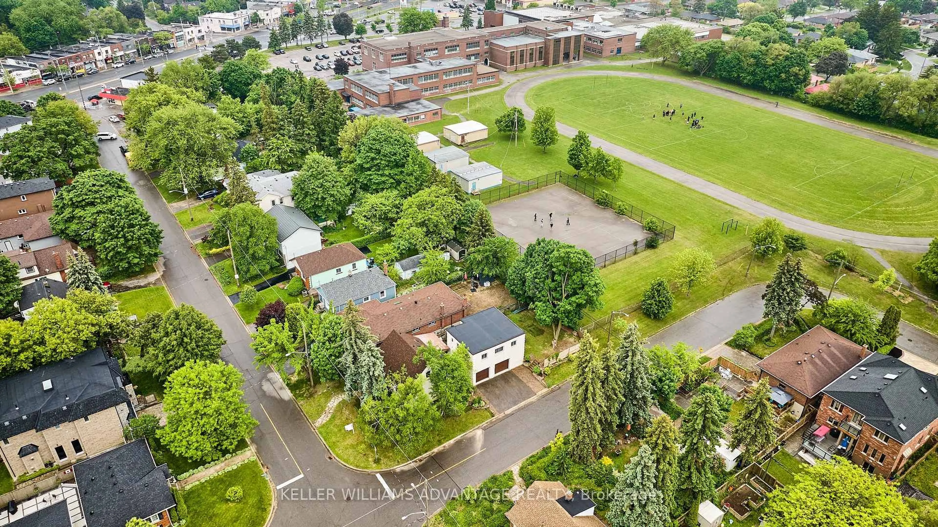 A pic from outside/outdoor area/front of a property/back of a property/a pic from drone, street for 128 Harewood Ave, Toronto Ontario M1M 2R5