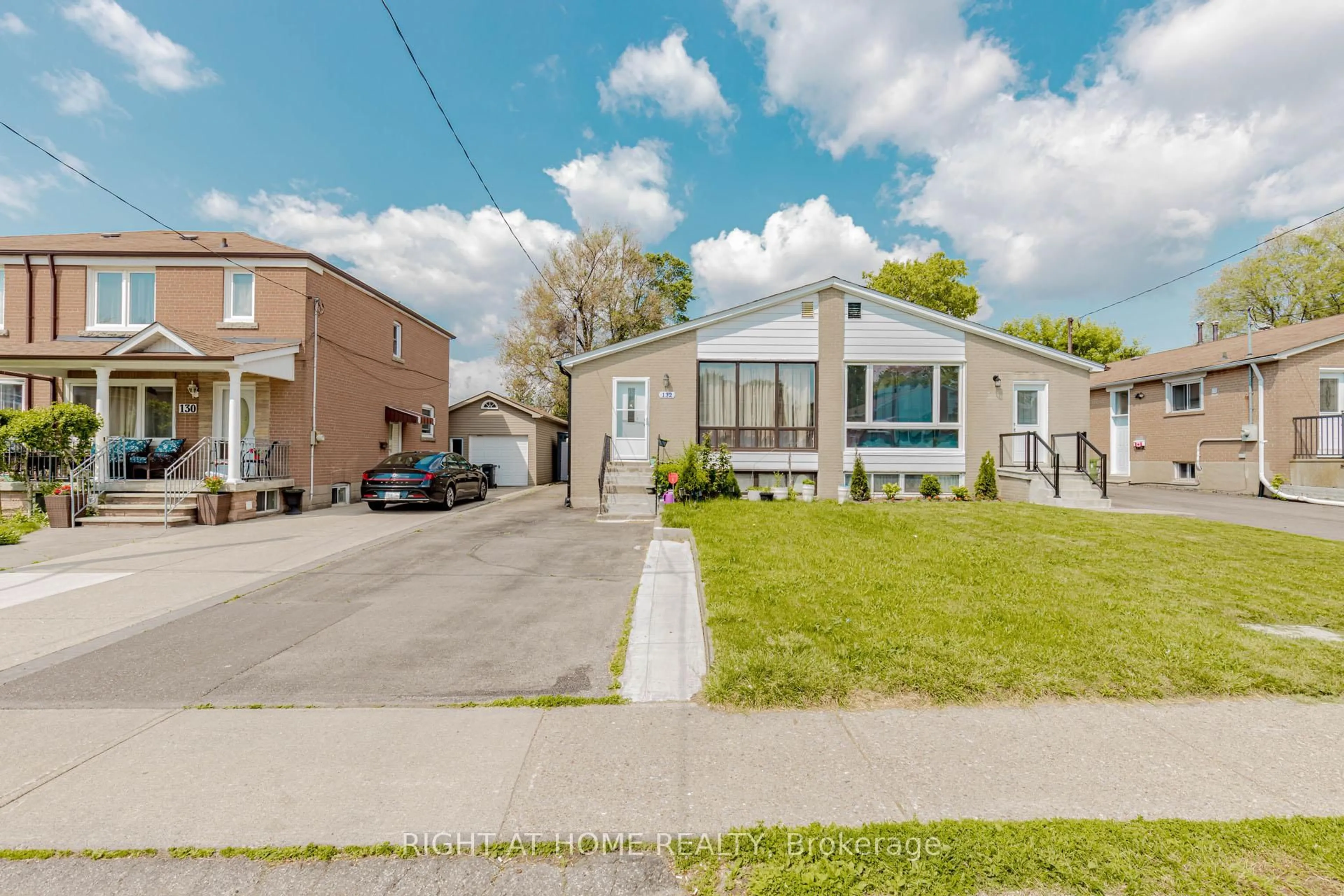 Unknown for 132 Laurel Ave, Toronto Ontario M1K 3J9