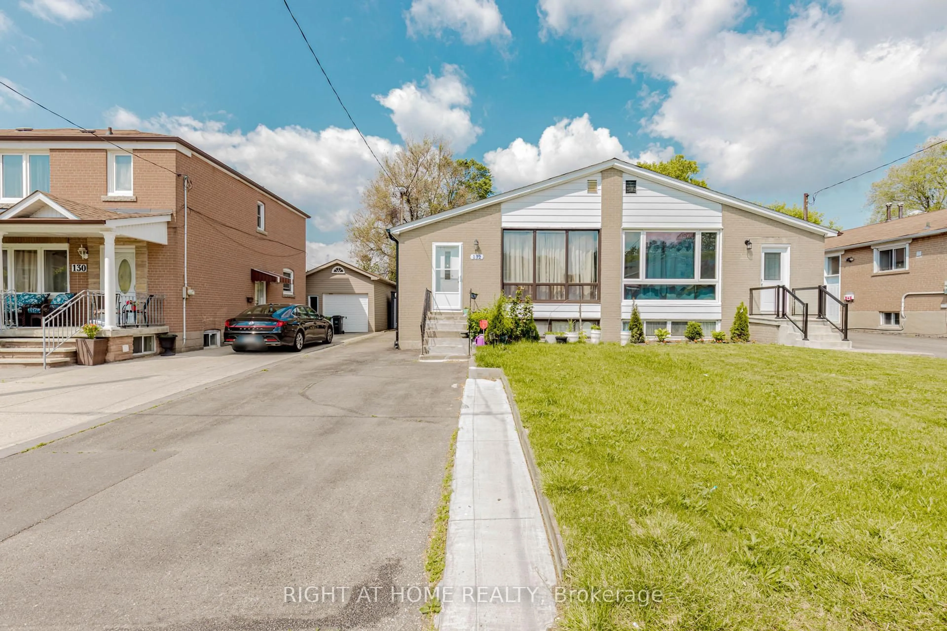 A pic from outside/outdoor area/front of a property/back of a property/a pic from drone, street for 132 Laurel Ave, Toronto Ontario M1K 3J9