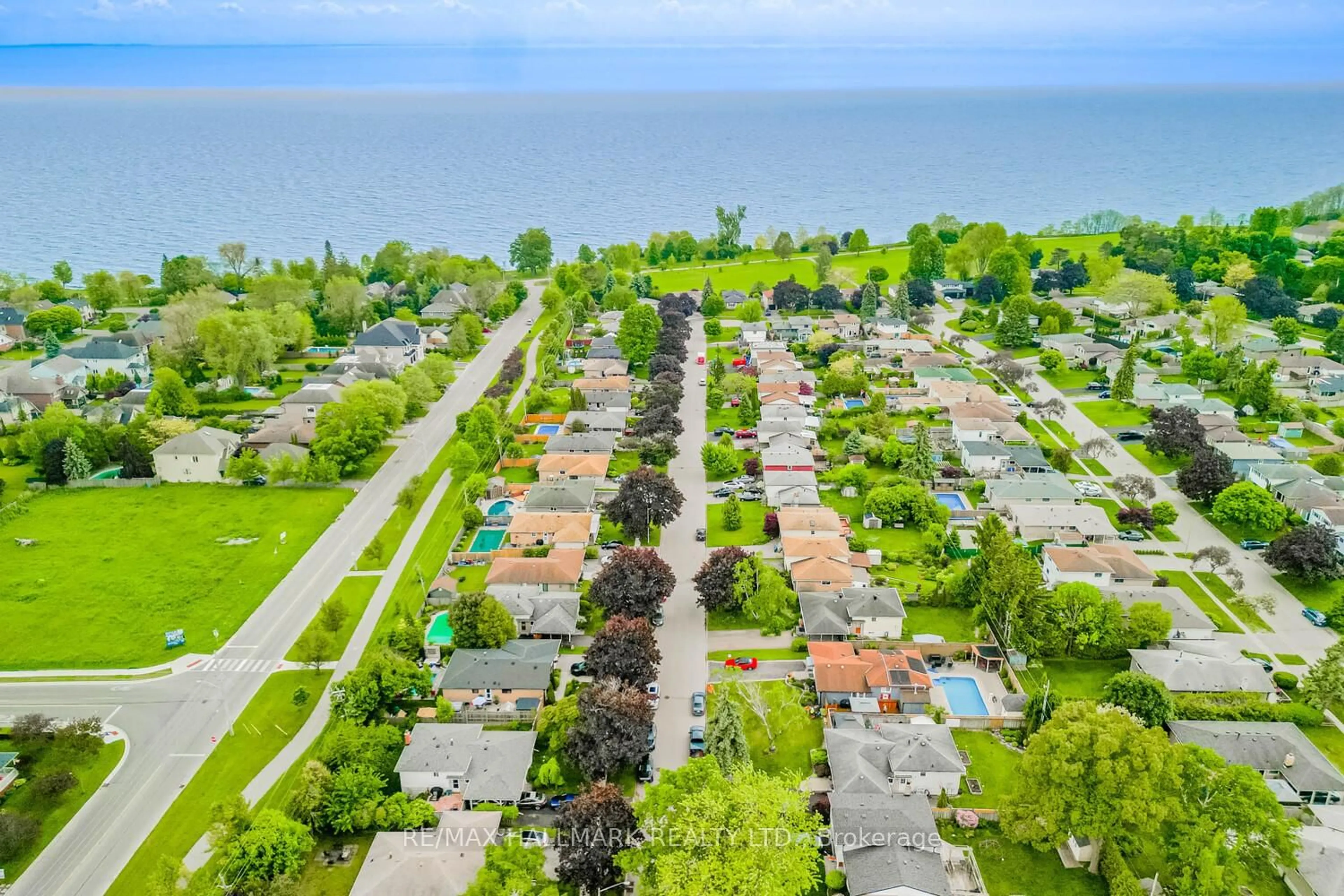 A pic from outside/outdoor area/front of a property/back of a property/a pic from drone, water/lake/river/ocean view for 73 Gregory Rd, Ajax Ontario L1S 3B5