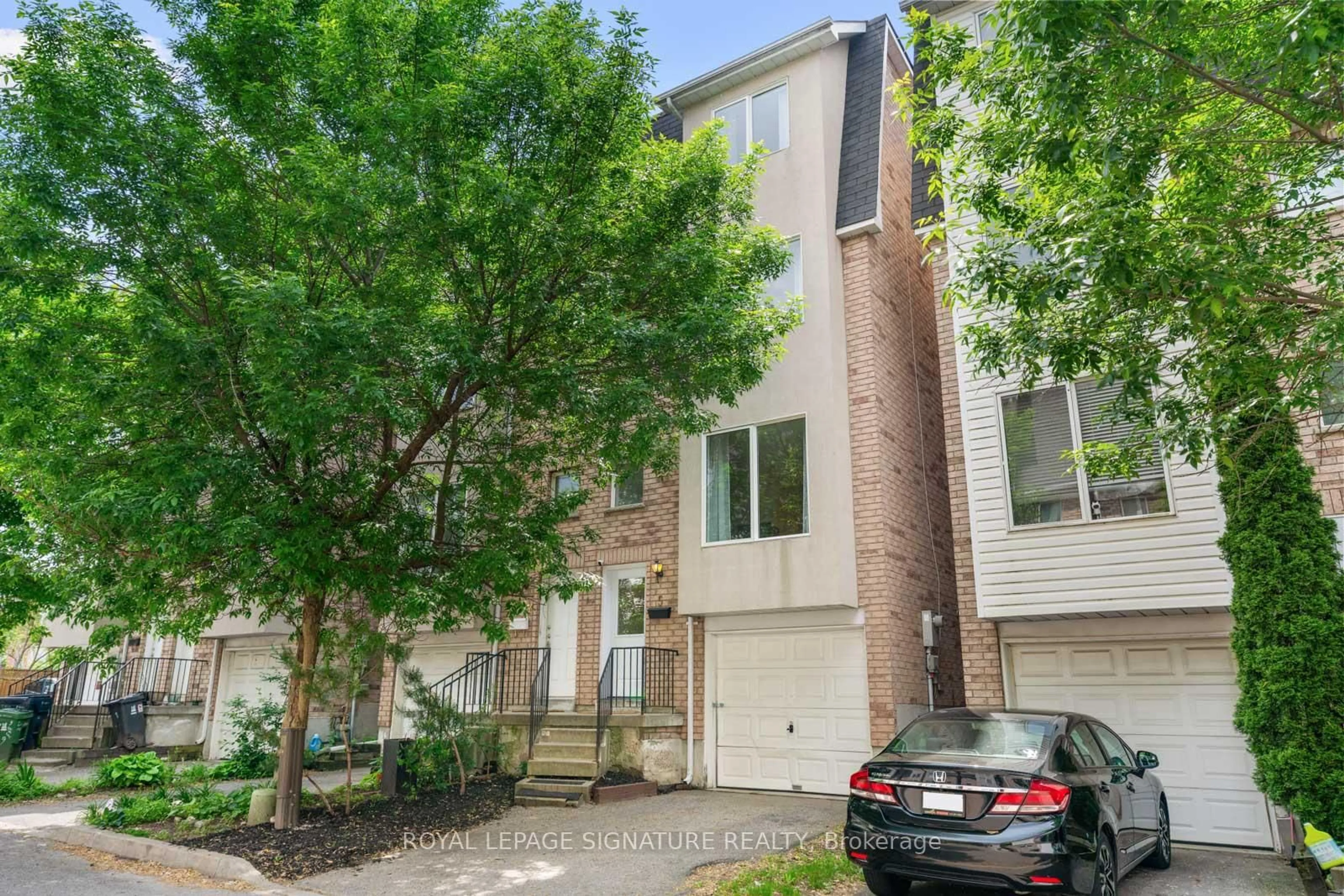 A pic from outside/outdoor area/front of a property/back of a property/a pic from drone, street for 5 Ice Cream Lane, Toronto Ontario M4C 5T1
