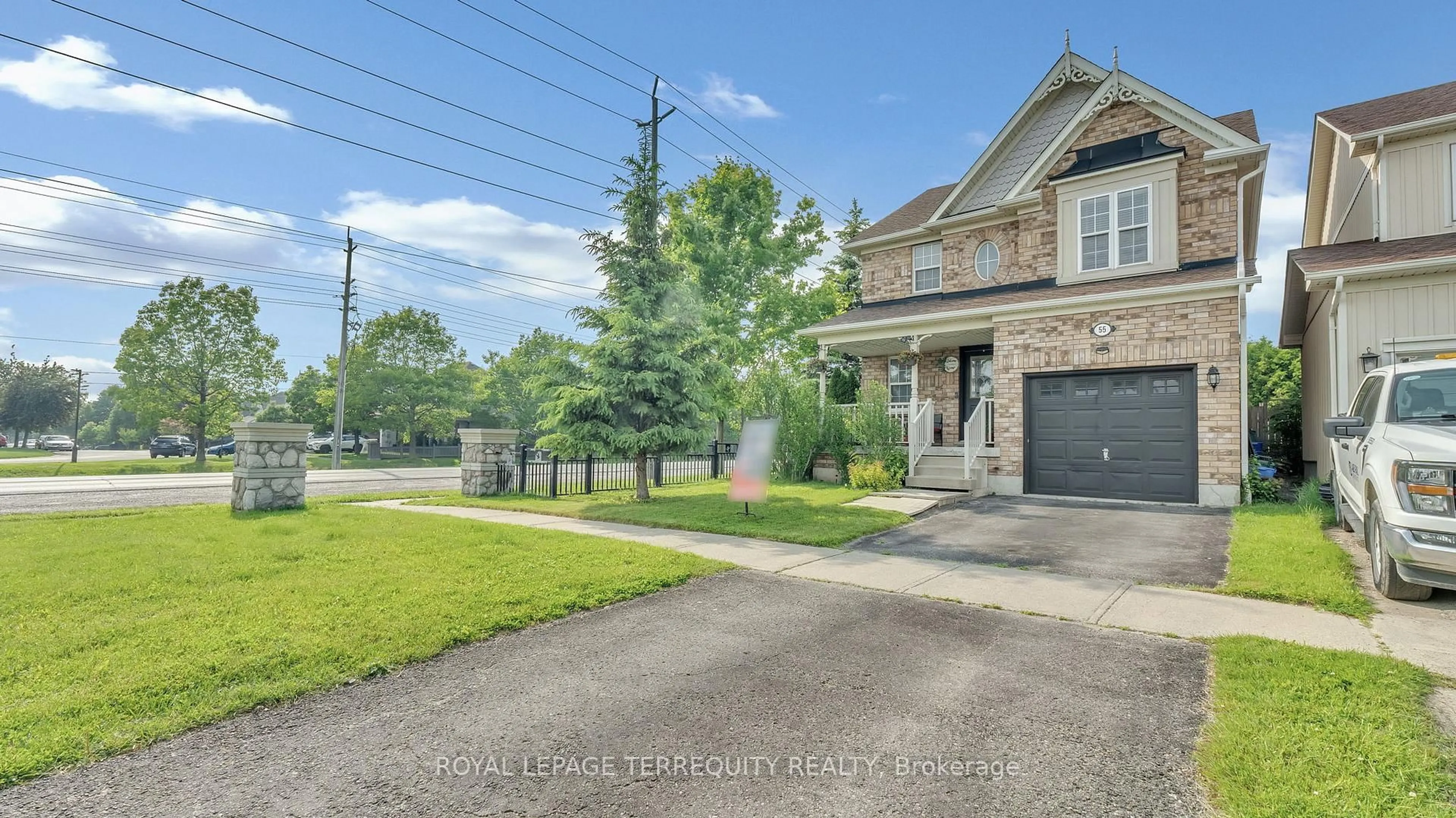 A pic from outside/outdoor area/front of a property/back of a property/a pic from drone, street for 55 Beaumaris Cres, Whitby Ontario L1M 2H4