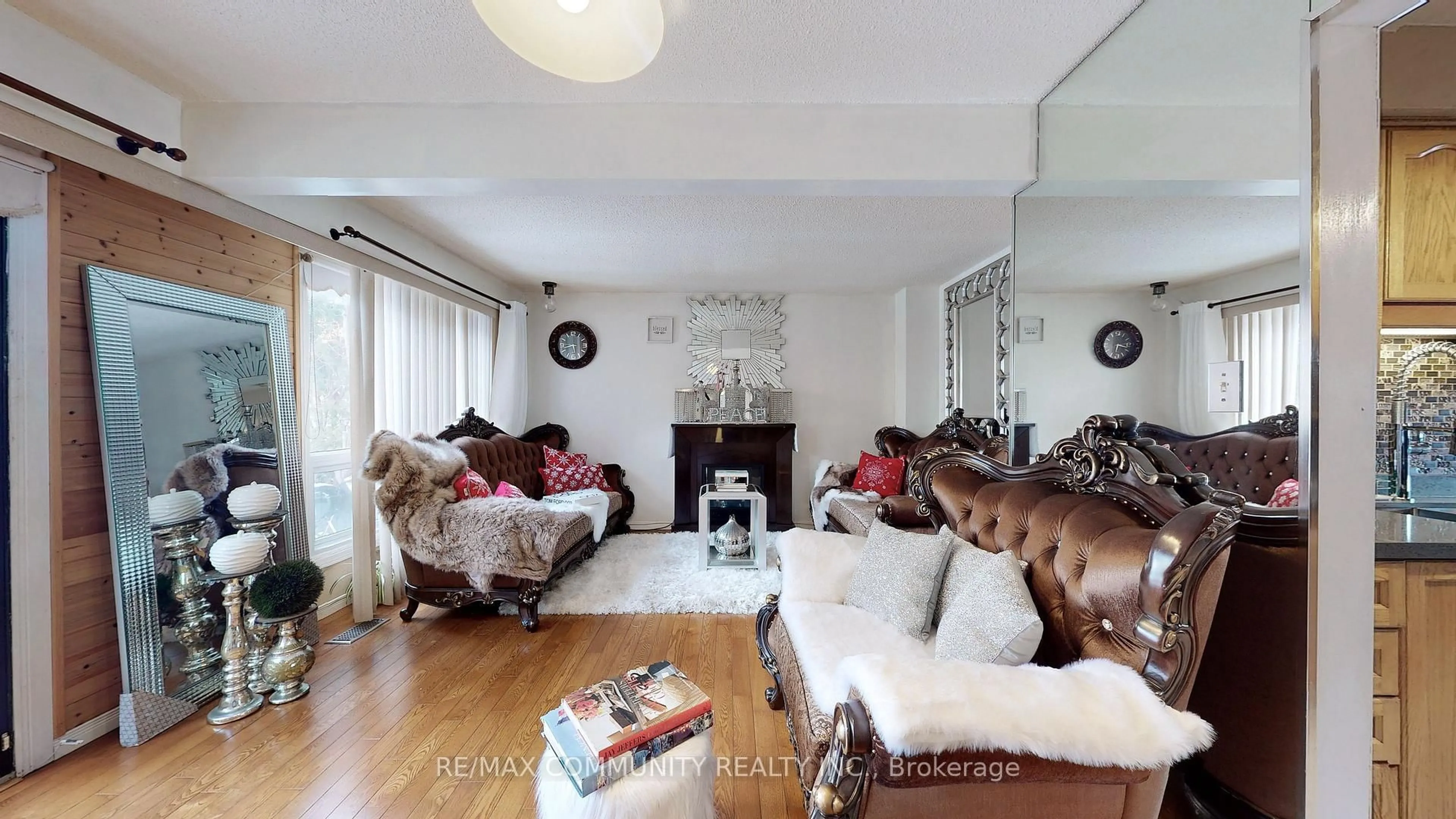 Living room with furniture, wood/laminate floor for 27 Granada Cres, Toronto Ontario M1B 2H6