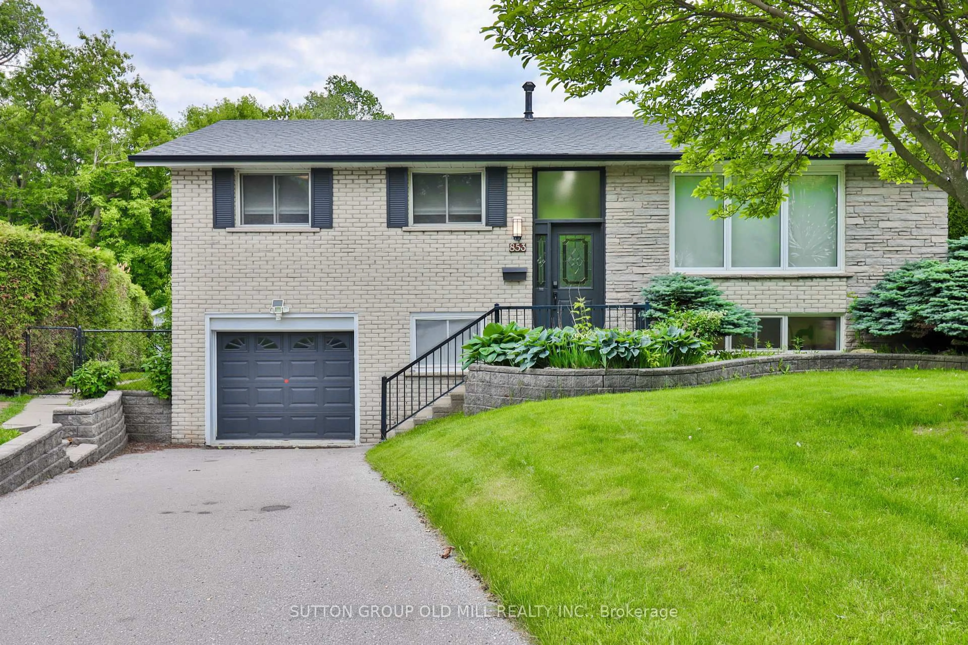 Home with brick exterior material, street for 853 Capri Crt, Oshawa Ontario L1H 1S2