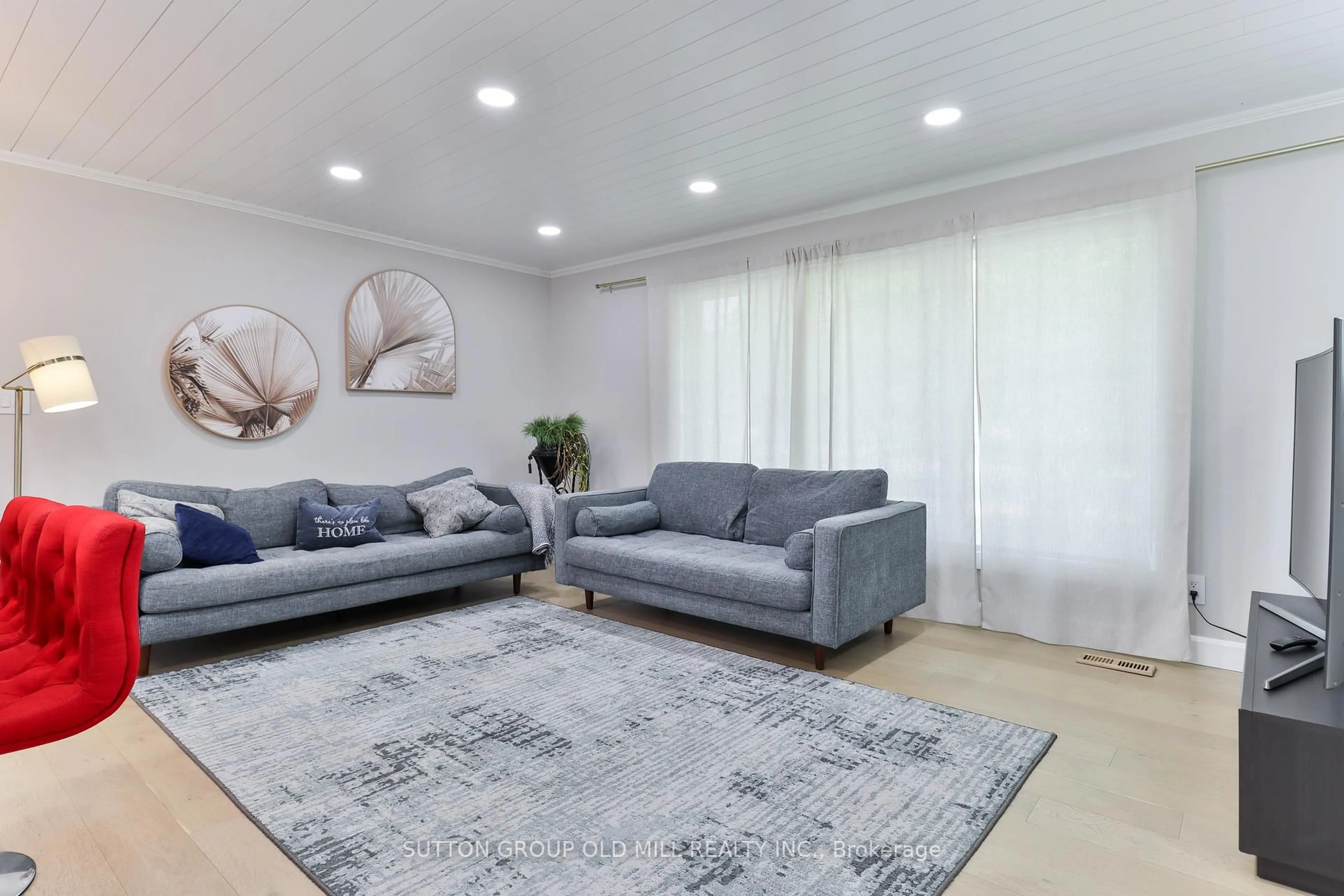 Living room with furniture, carpet floor for 853 Capri Crt, Oshawa Ontario L1H 1S2