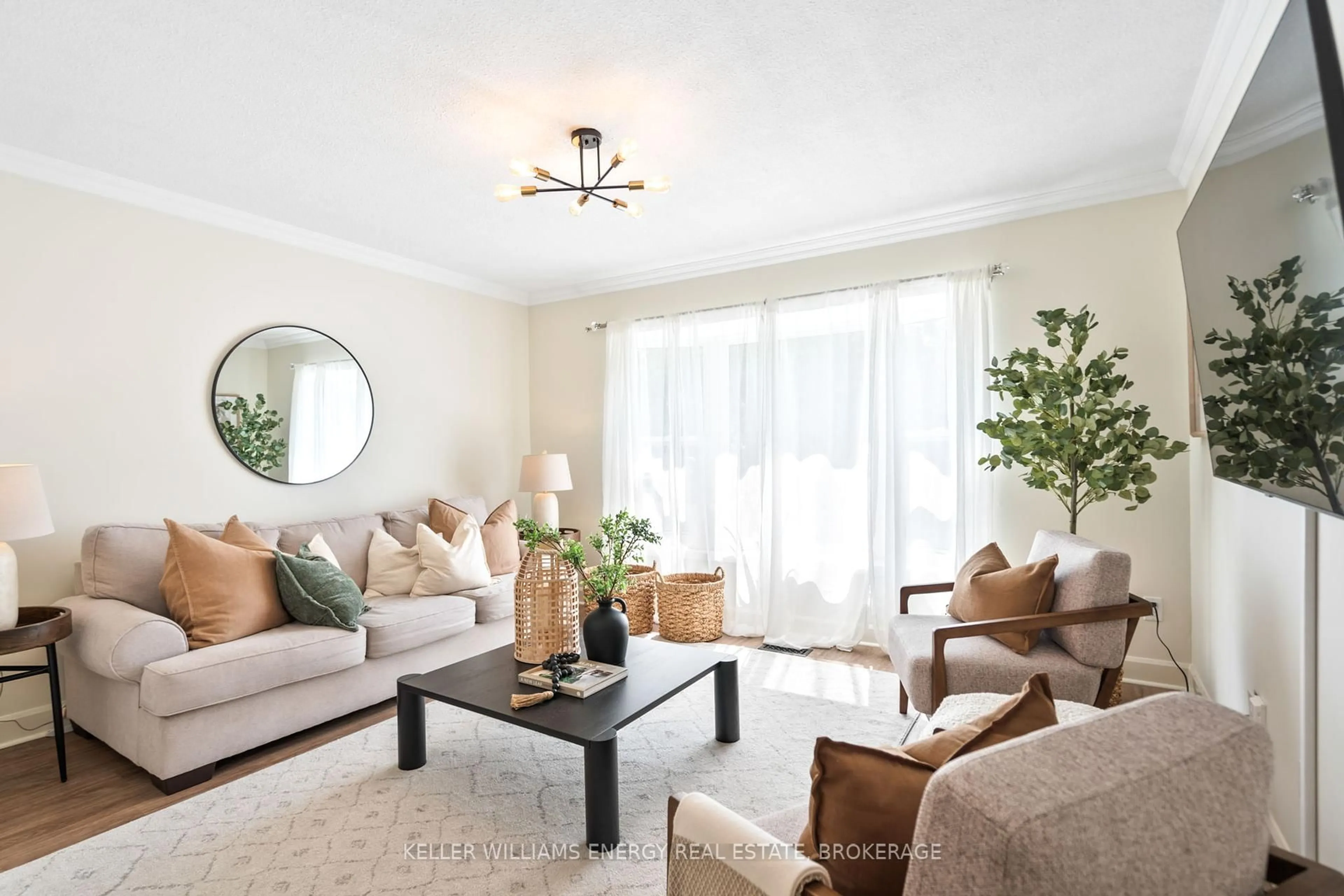 Living room with furniture, unknown for 754 Hillcroft St, Oshawa Ontario L1G 7H6