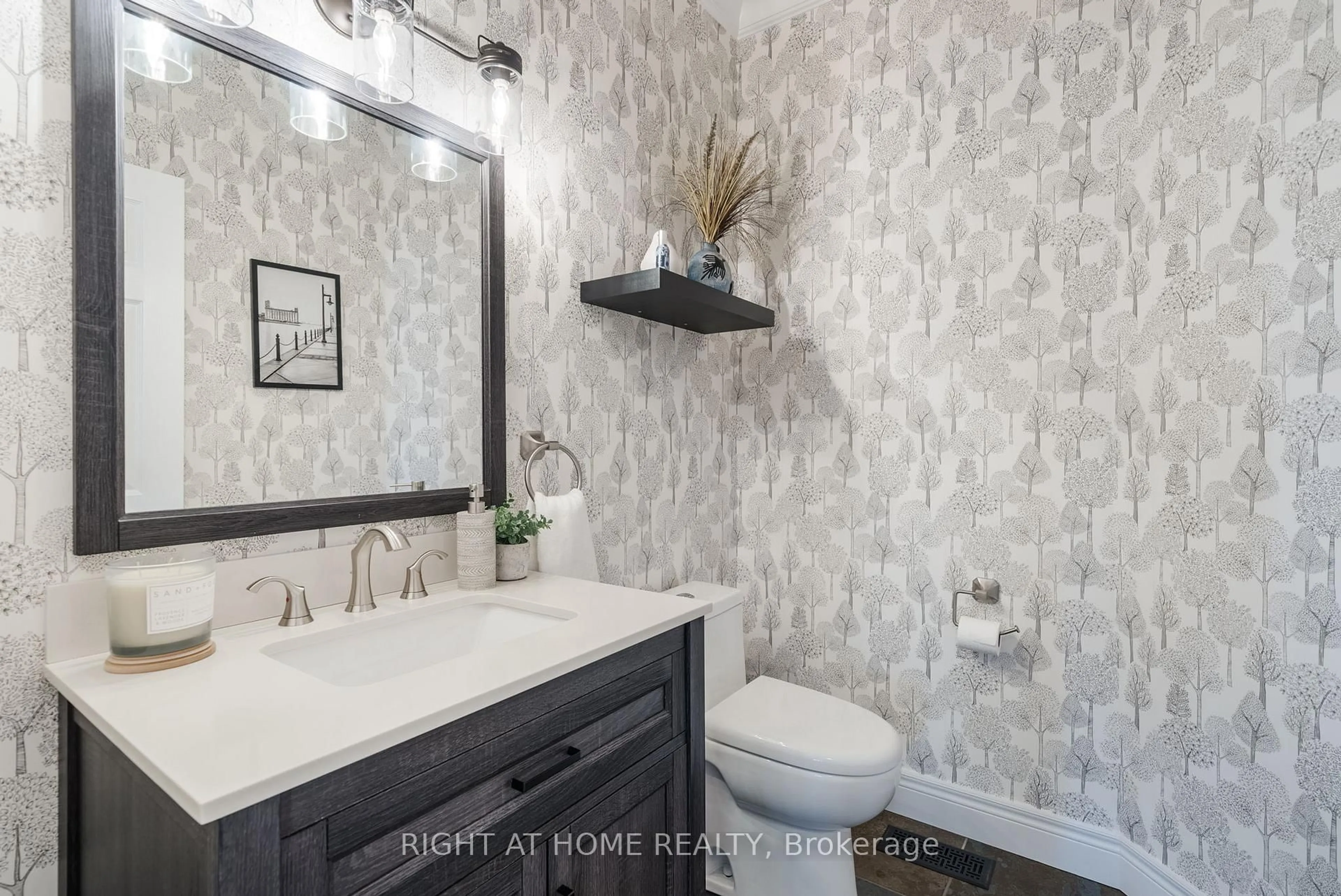 Contemporary bathroom, ceramic/tile floor for 489 Britannia Ave, Oshawa Ontario L1L 1B8