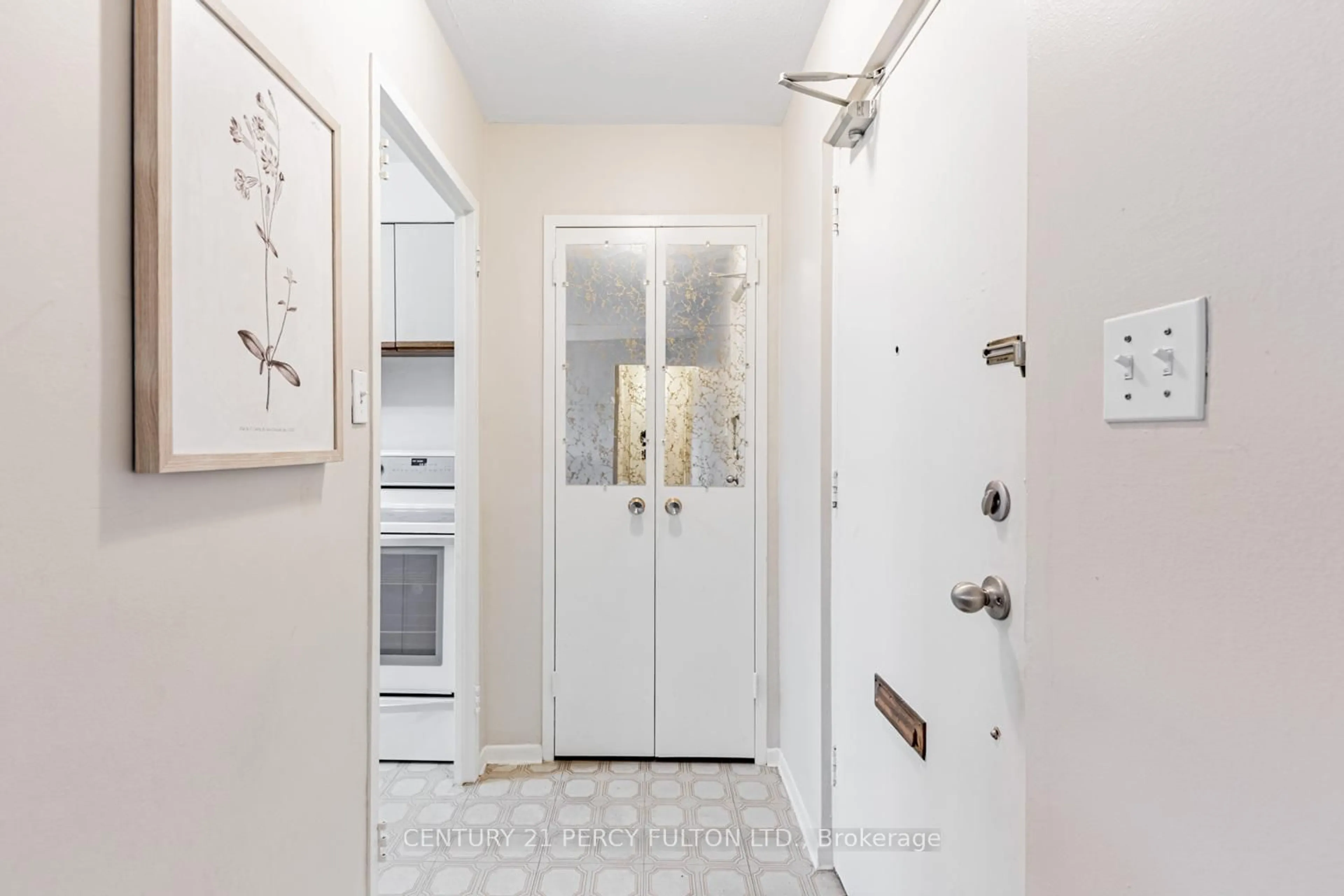 Indoor entryway for 3311 Kingston Rd #312, Toronto Ontario M1M 1R1