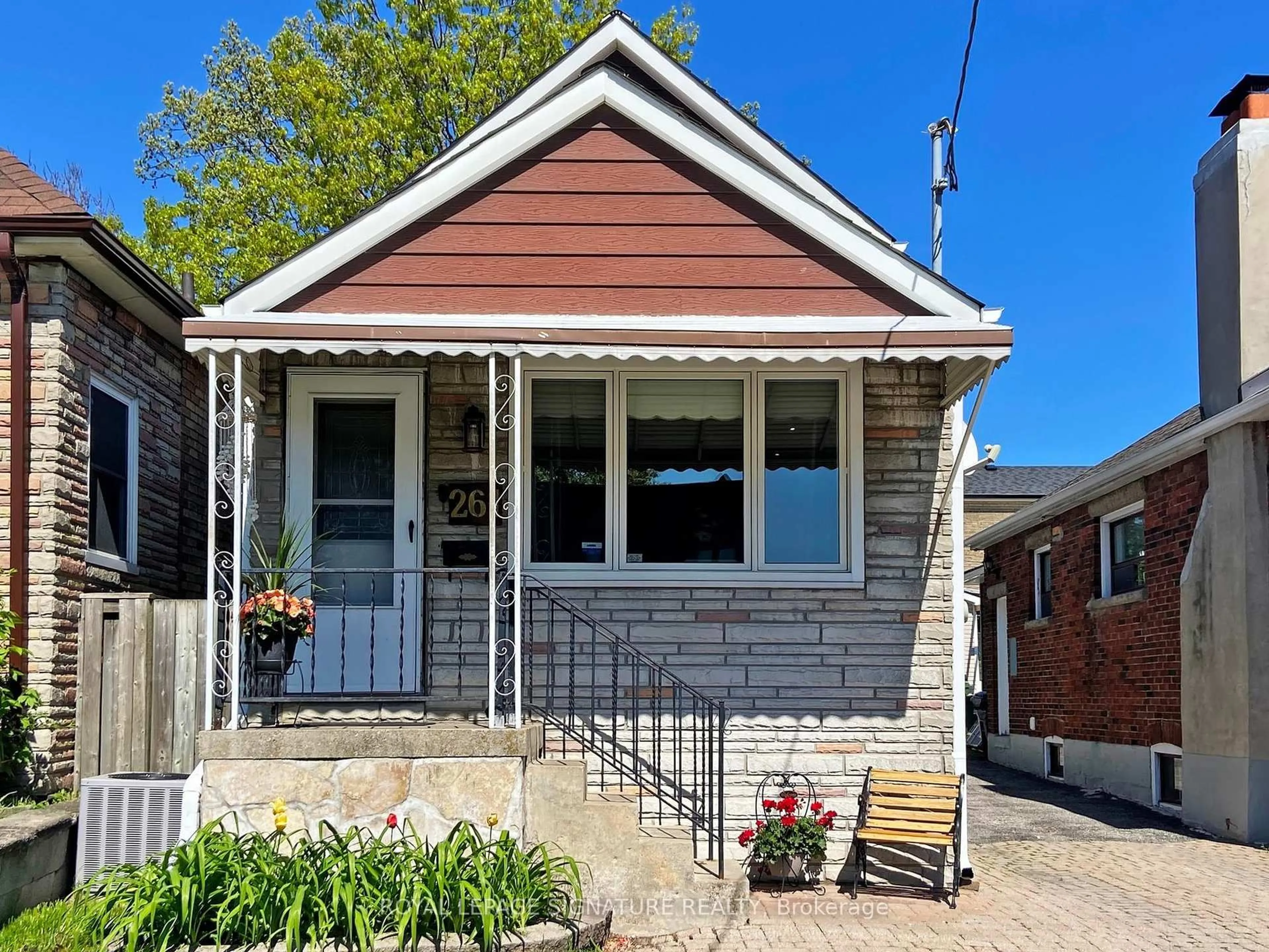 Home with vinyl exterior material, street for 261 Glebemount Ave, Toronto Ontario M4C 3T7