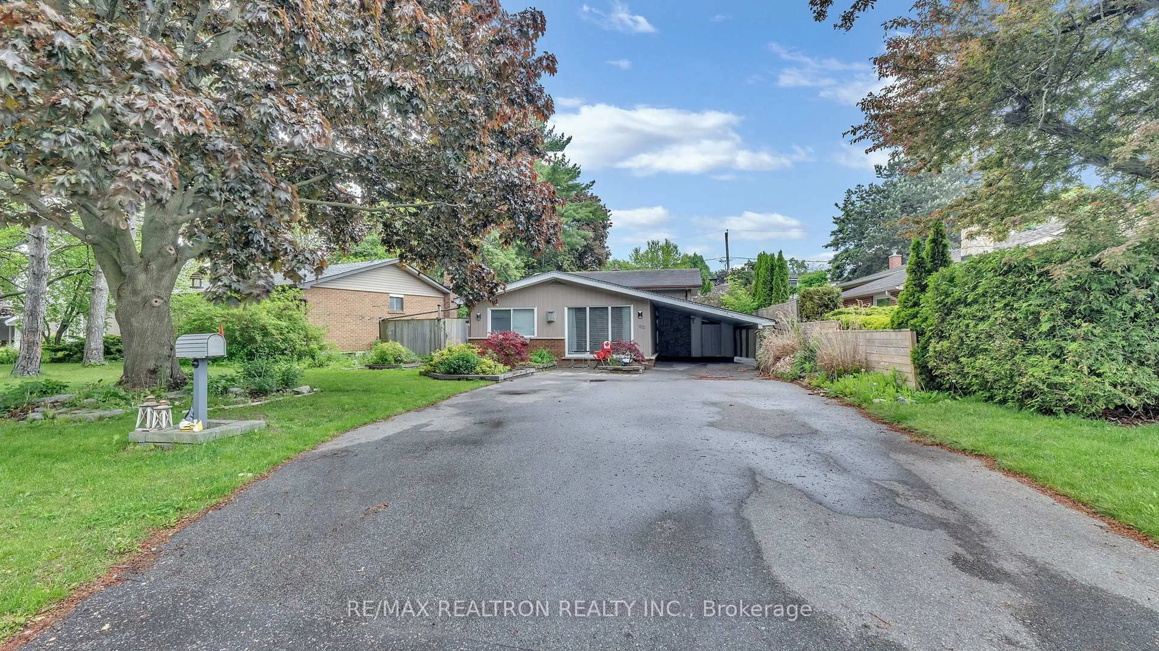 A pic from outside/outdoor area/front of a property/back of a property/a pic from drone, street for 63 Dreyer Dr, Ajax Ontario L1S 1J3