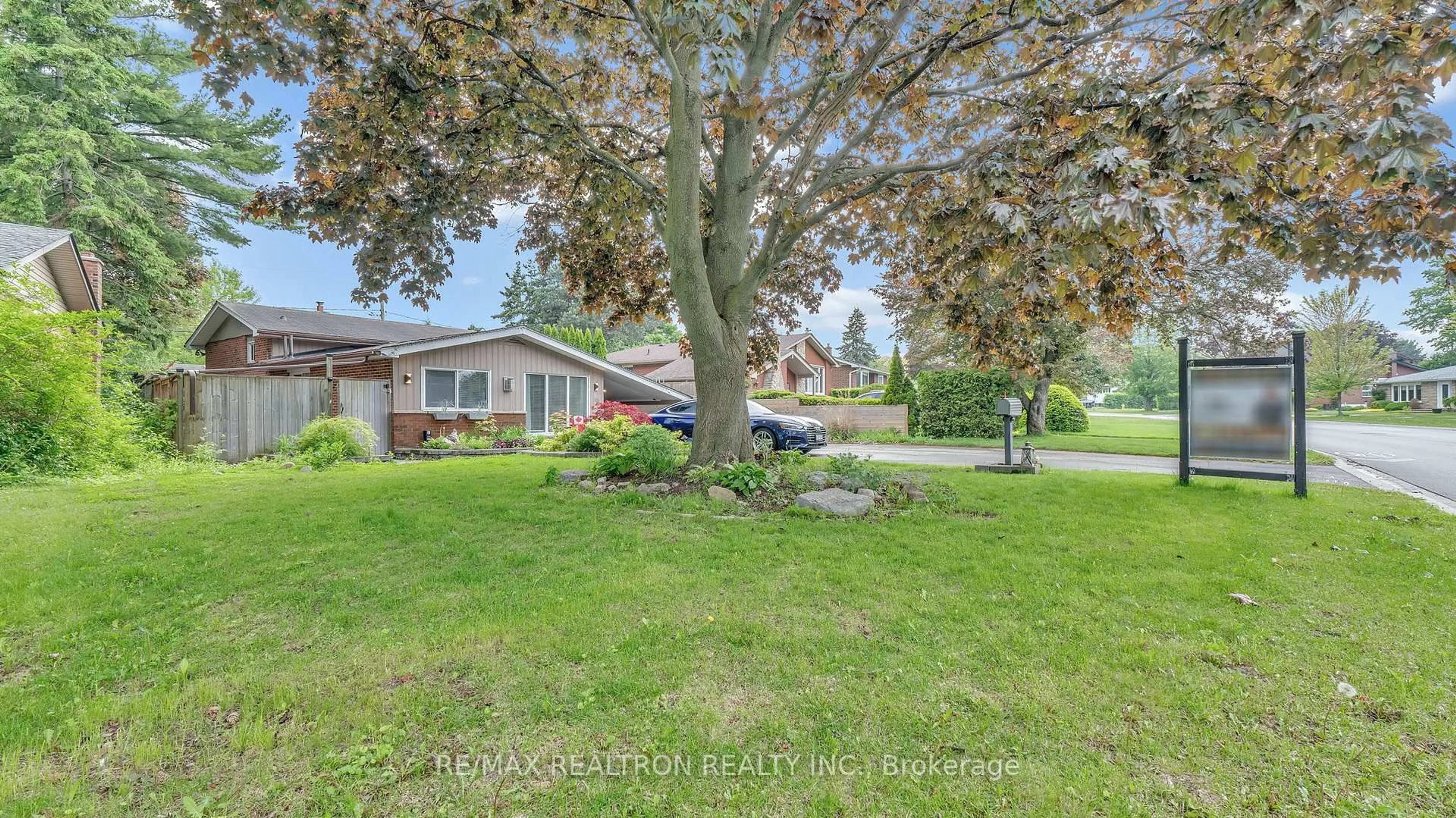 A pic from outside/outdoor area/front of a property/back of a property/a pic from drone, street for 63 Dreyer Dr, Ajax Ontario L1S 1J3