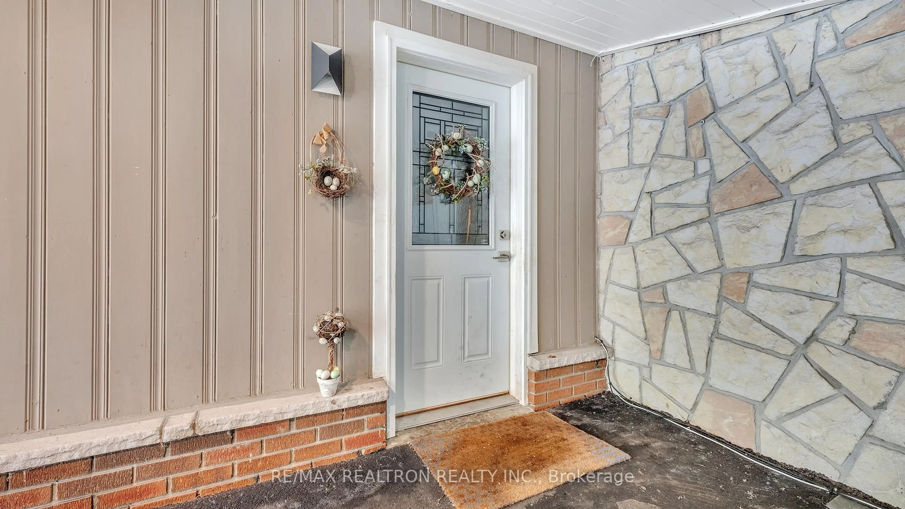 Indoor entryway for 63 Dreyer Dr, Ajax Ontario L1S 1J3