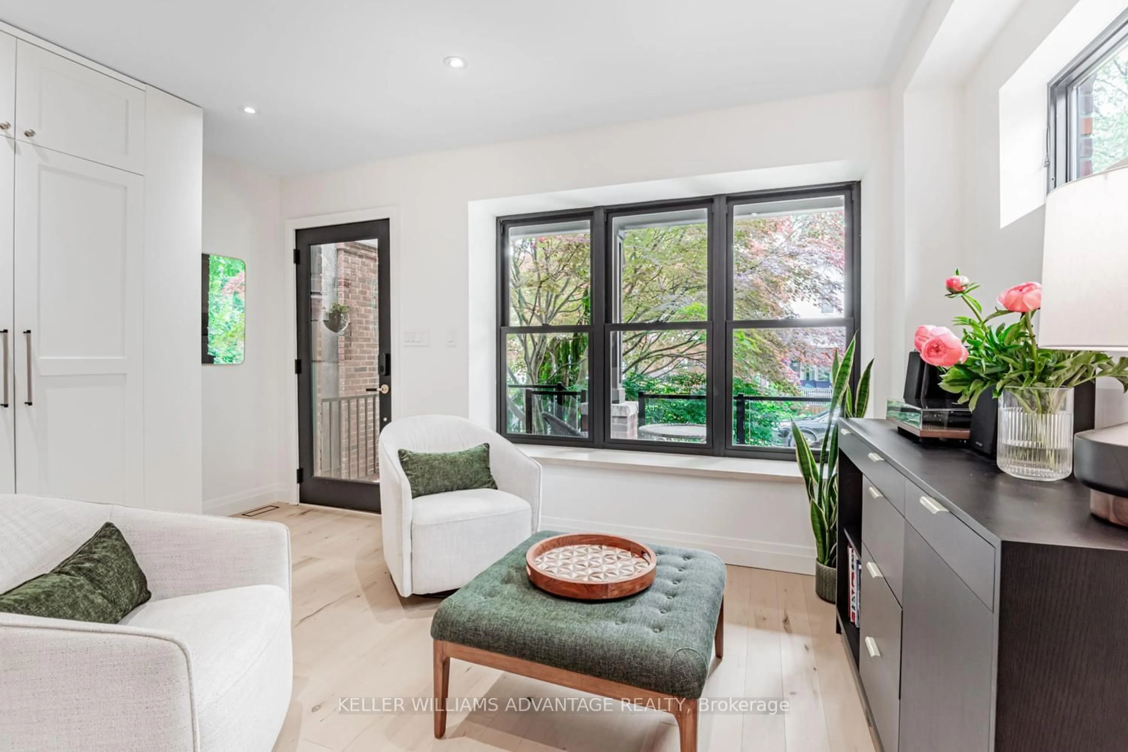 Unknown for 3 Edgewood Gdns, Toronto Ontario M4L 3H4