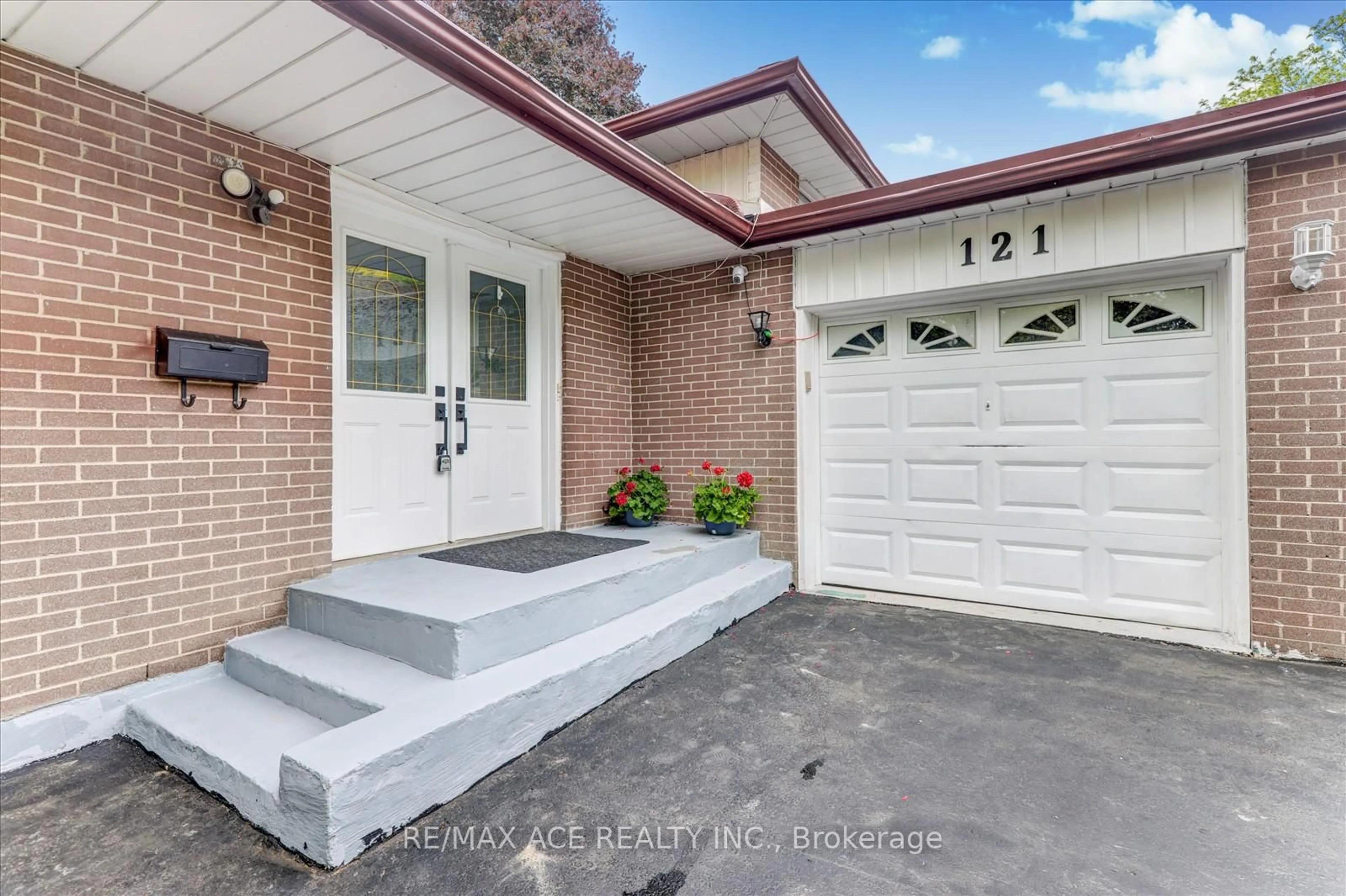 Home with brick exterior material, street for 121 Cultra Sq, Toronto Ontario M1E 2E4