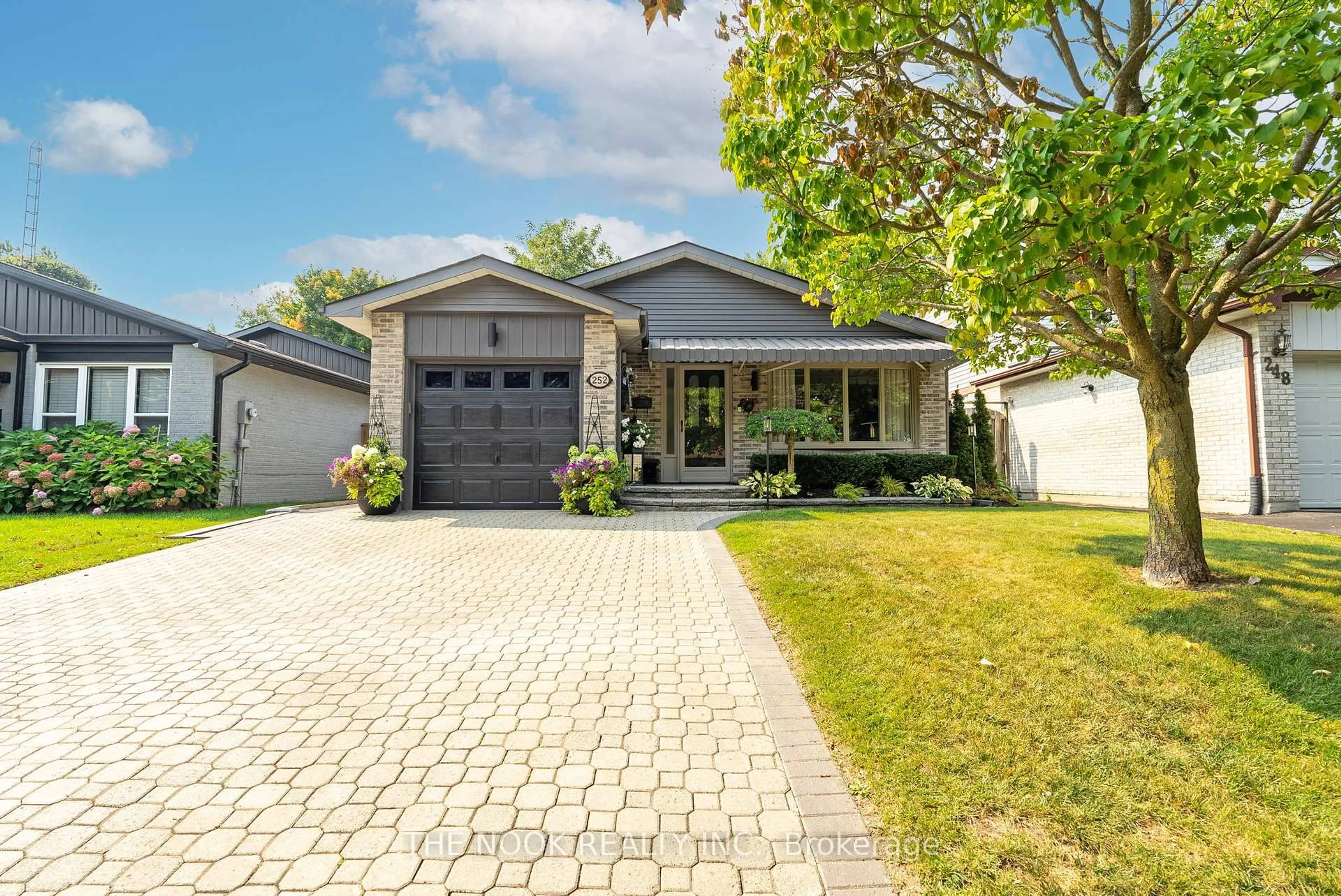 Home with brick exterior material, street for 252 Limerick St, Oshawa Ontario L1J 6K9