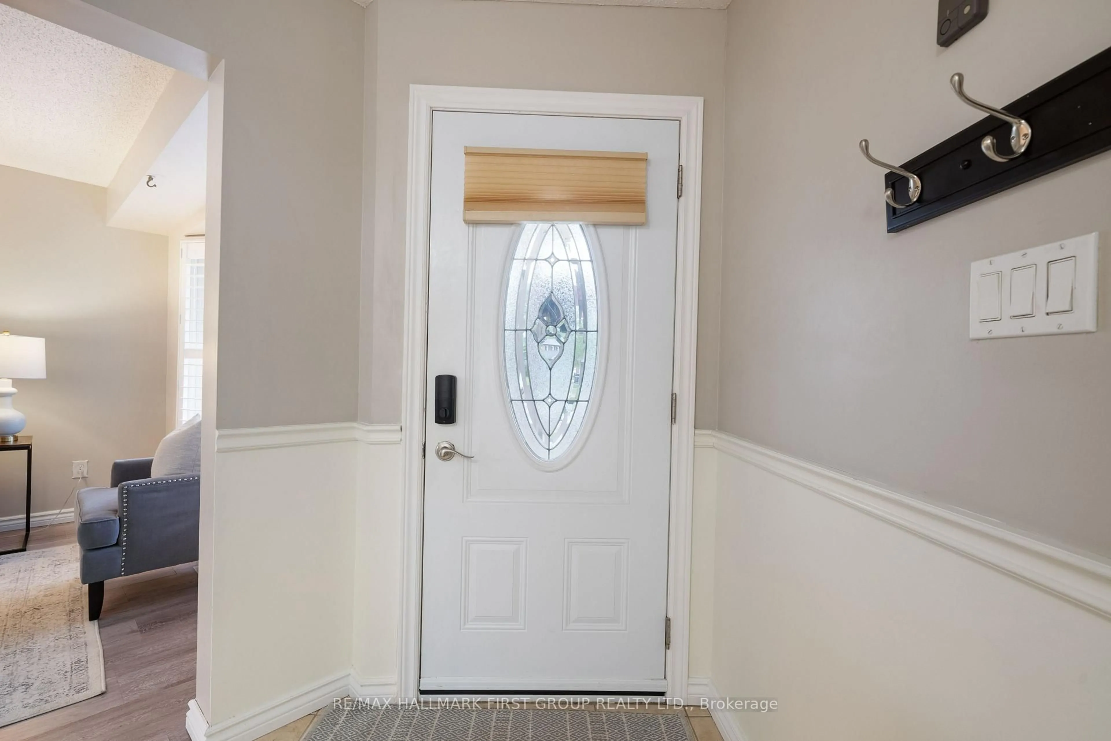 Indoor entryway for 14 Claret Rd, Clarington Ontario L1E 1V9