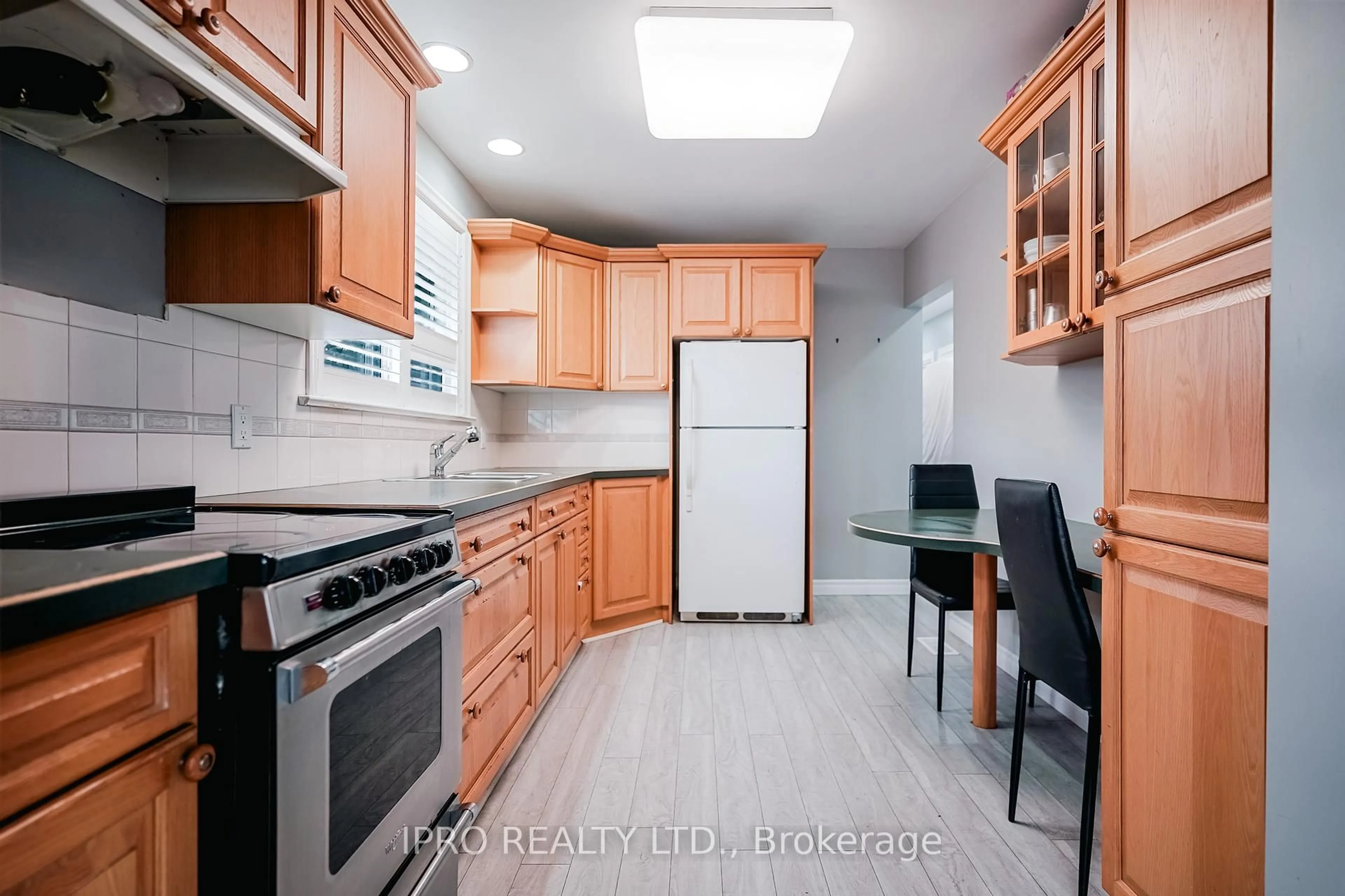 Standard kitchen, ceramic/tile floor for 8 Chandler Dr, Toronto Ontario M1G 1Z2