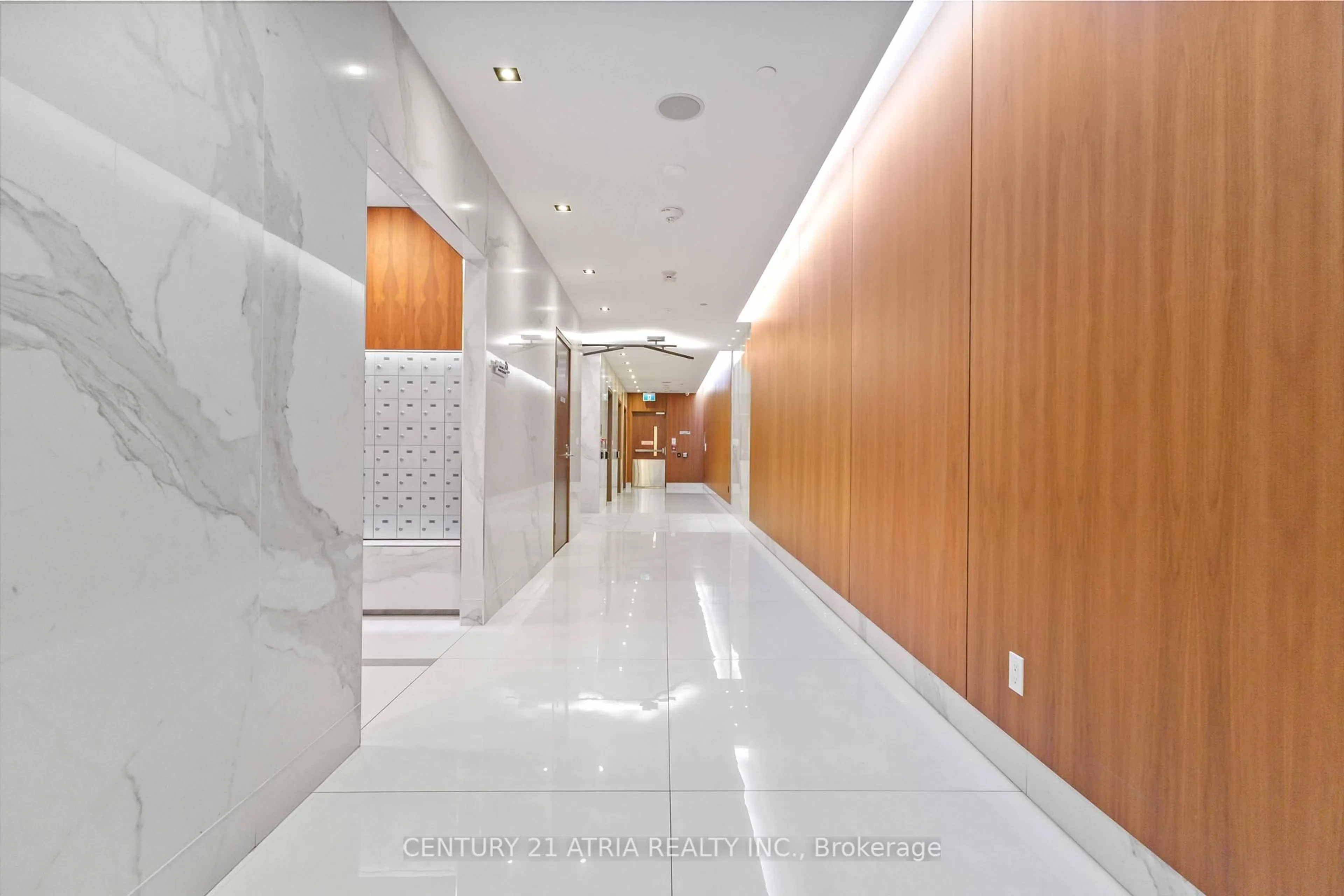 Indoor foyer for 275 Village Green Sq #717, Toronto Ontario M1S 0L8
