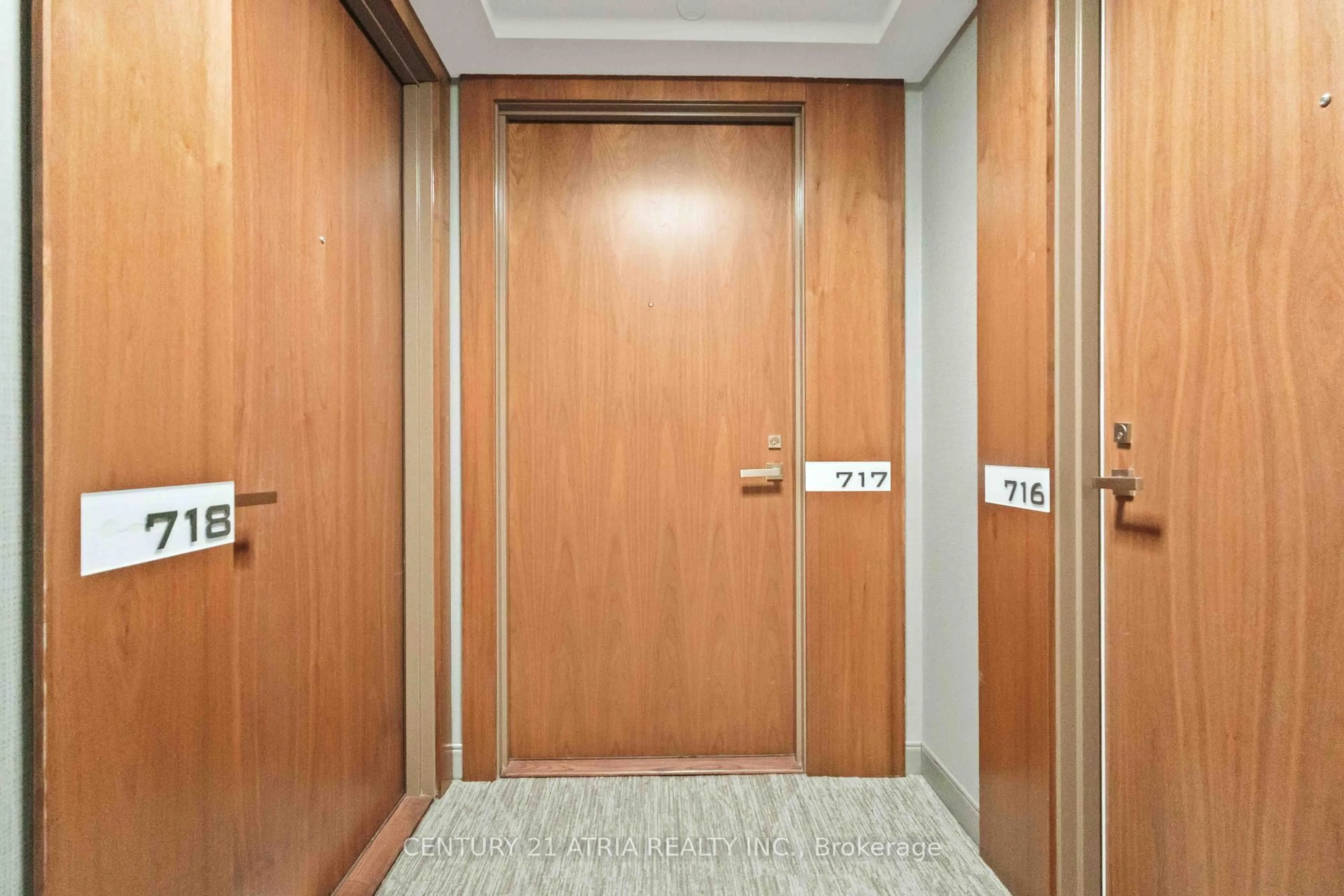Indoor foyer for 275 Village Green Sq #717, Toronto Ontario M1S 0L8