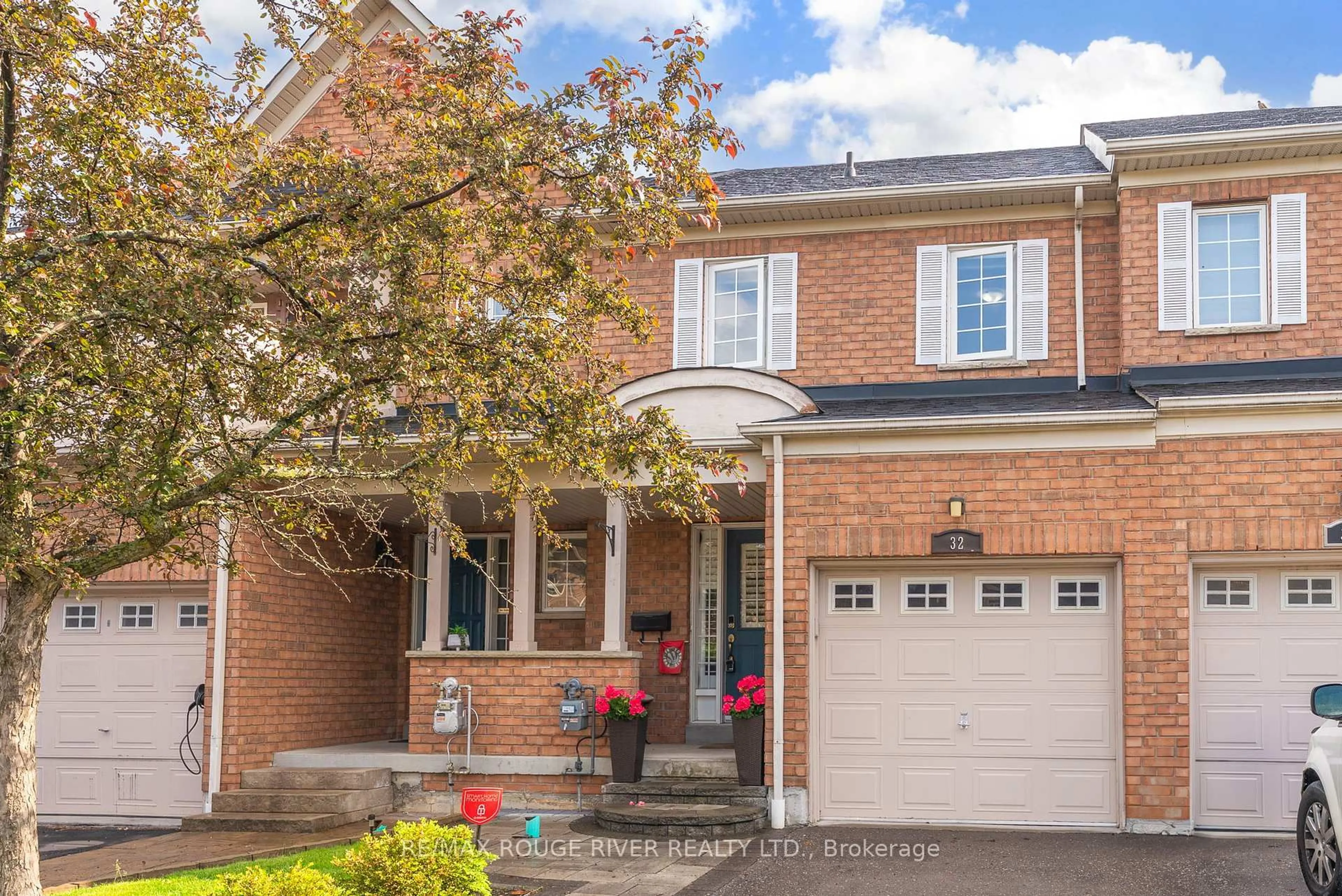 Home with brick exterior material, street for 32 Palisades Crt, Whitby Ontario L1N 9T8
