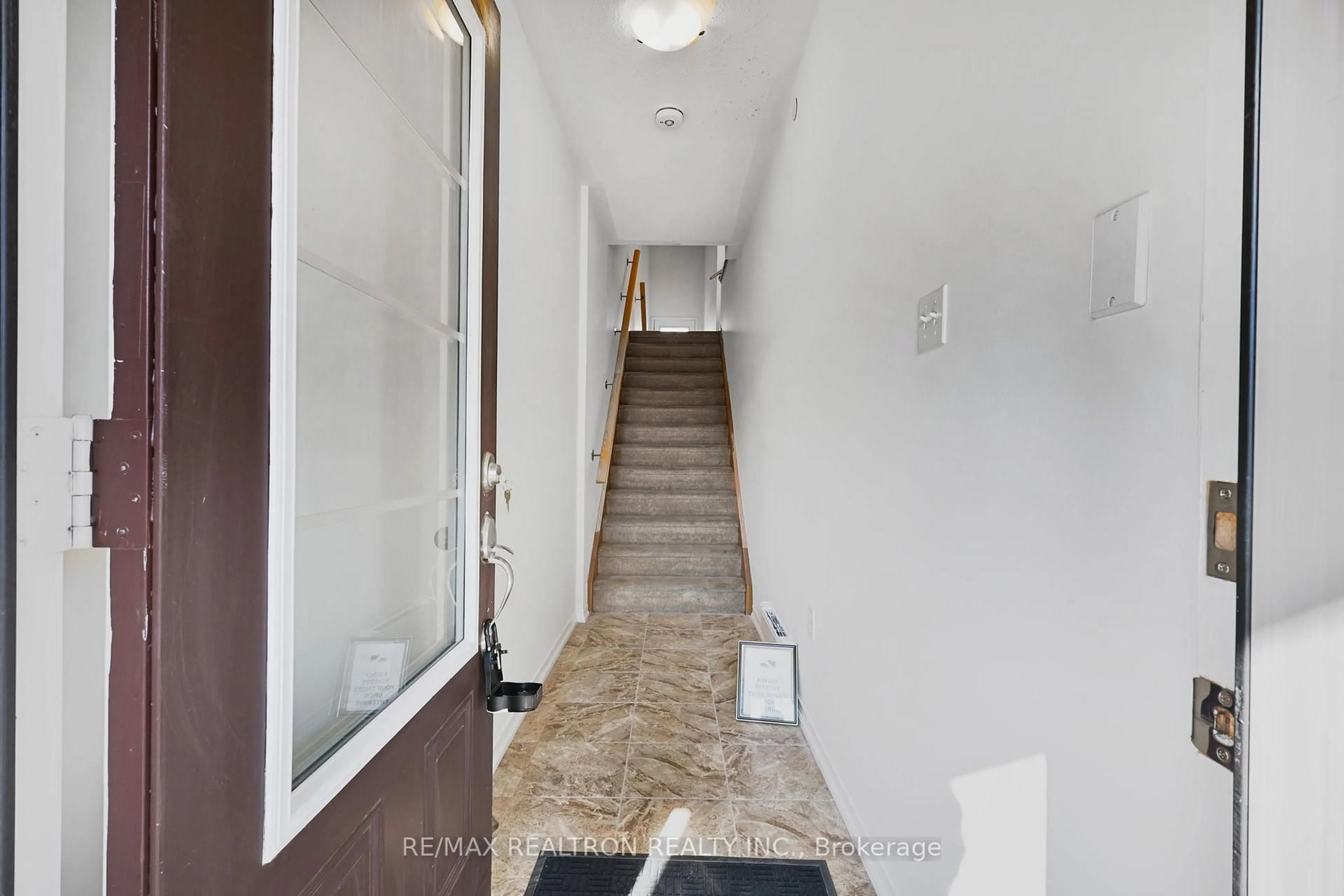 Indoor foyer for 2566 Rosedrop Path #168, Oshawa Ontario L1L 0L1