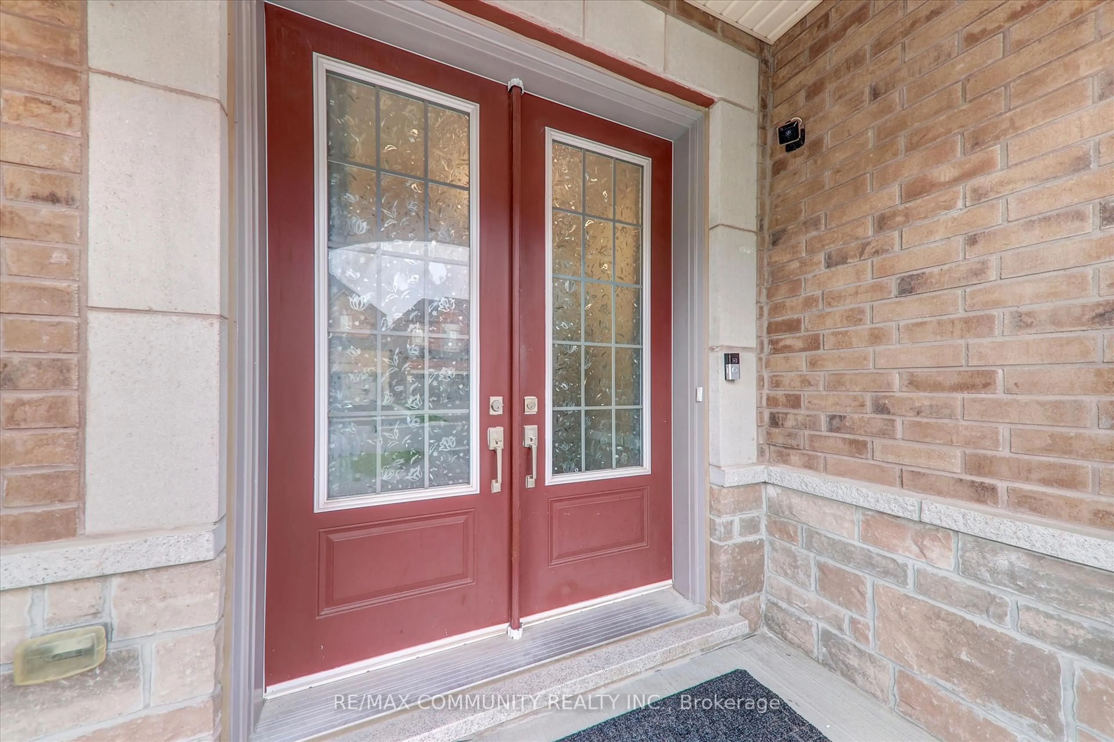 Indoor entryway for 14 Audubon St, Whitby Ontario L1P 0C4