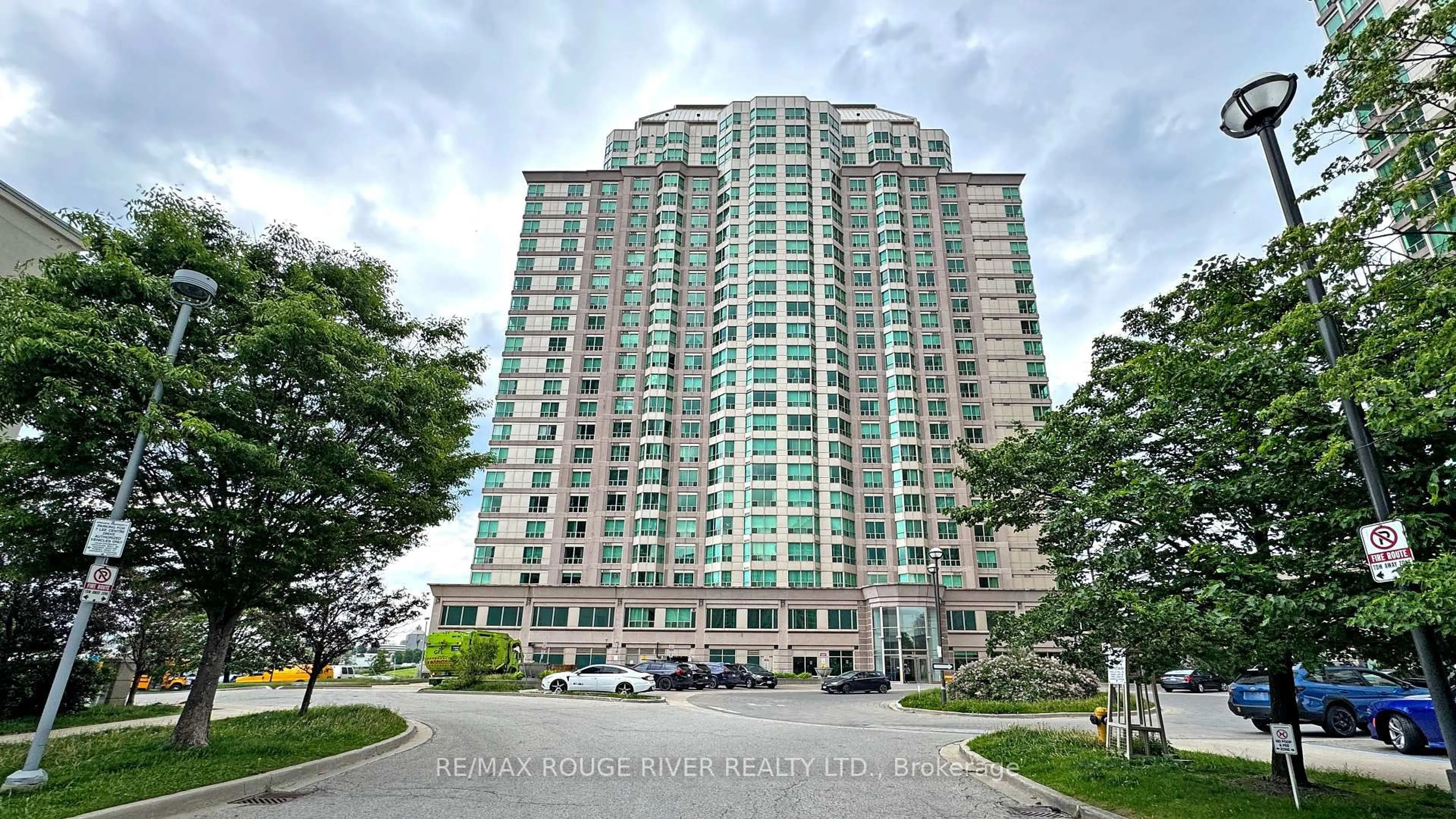 Indoor foyer for 11 Lee Centre Dr #1607, Toronto Ontario M1H 3J5