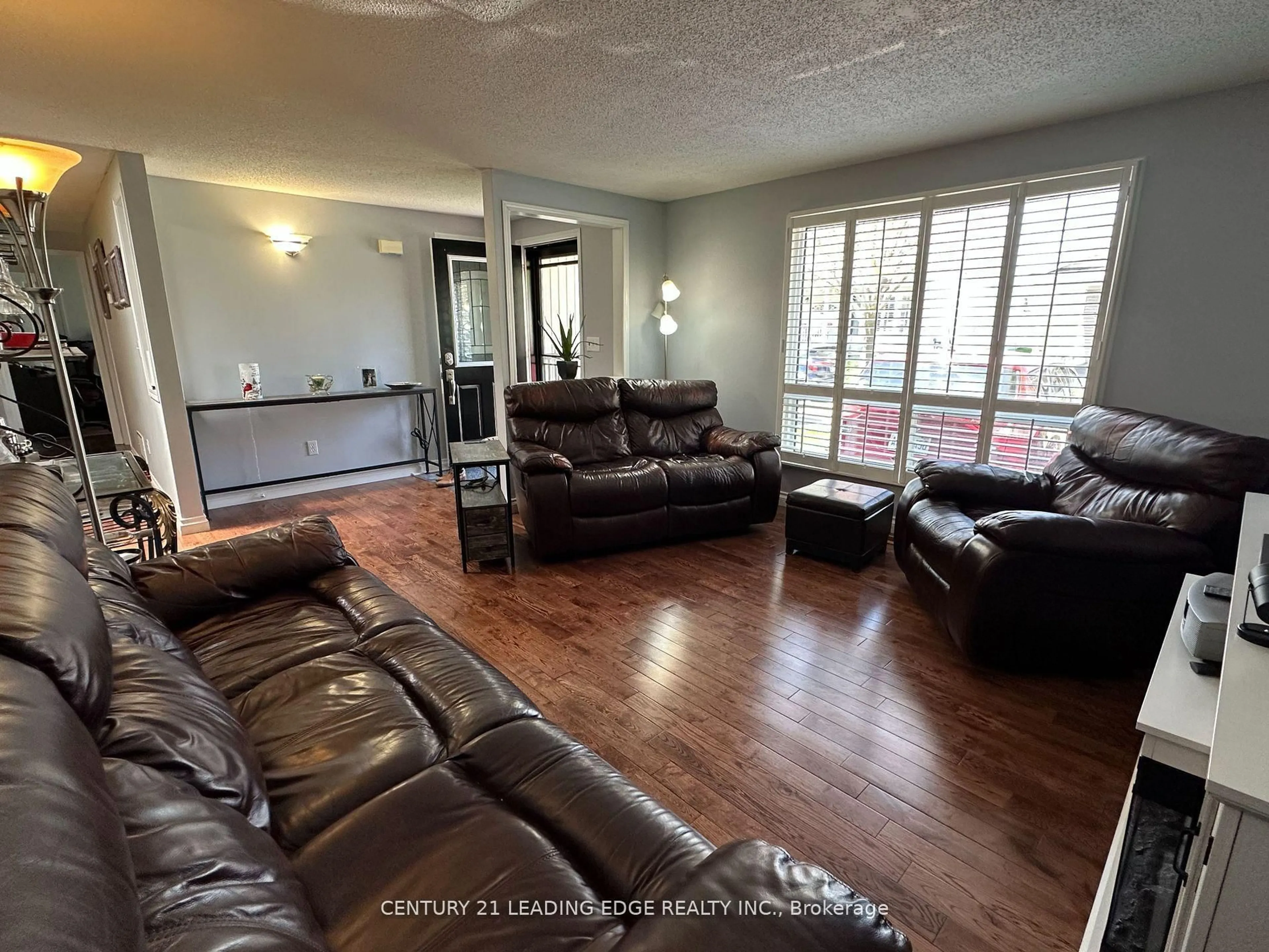 Living room with furniture, unknown for 93 Wilmot Tr, Clarington Ontario L1B 1A7