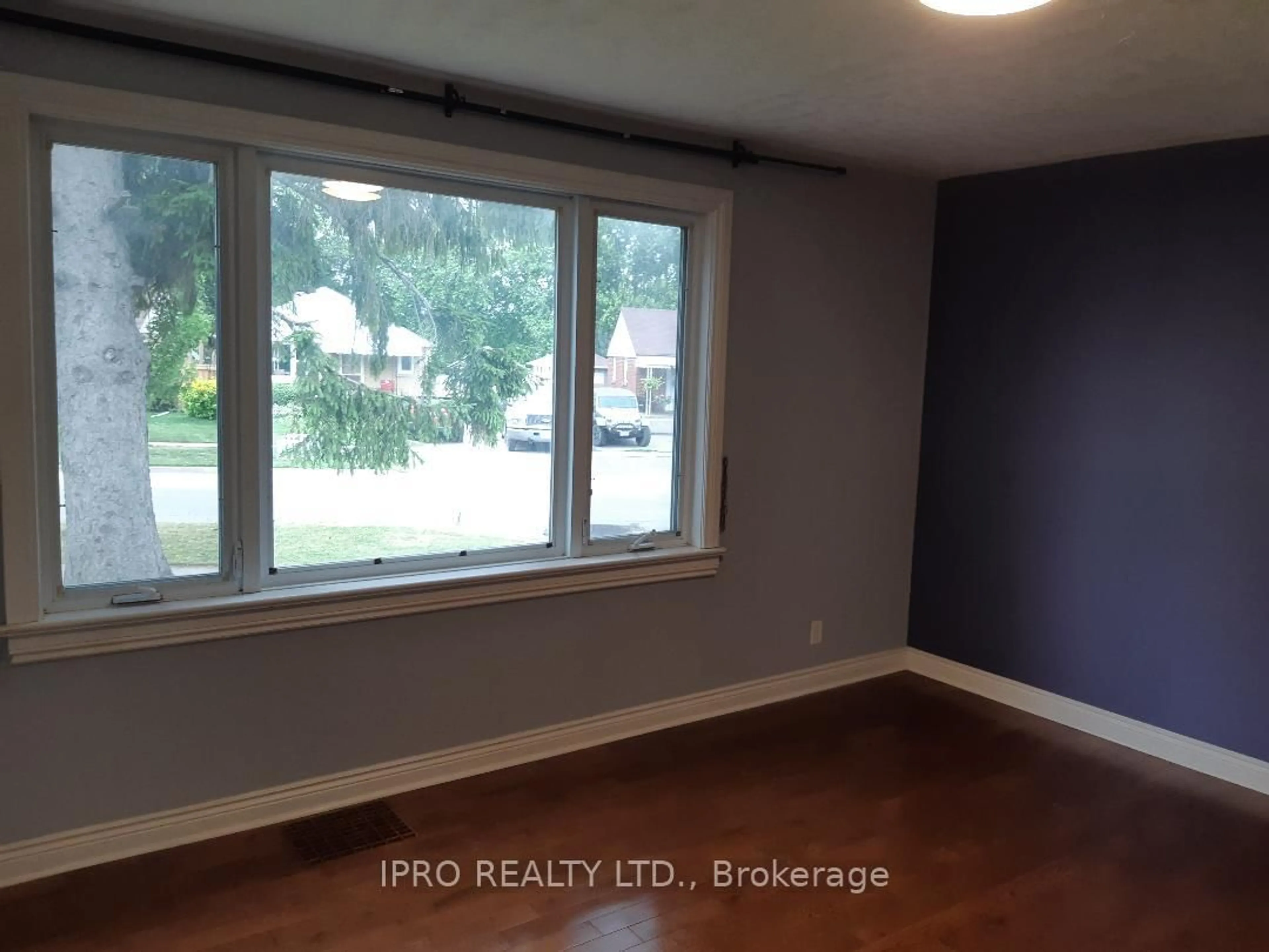 A pic of a room for 38 Kawartha Ave, Oshawa Ontario L1H 3Y8