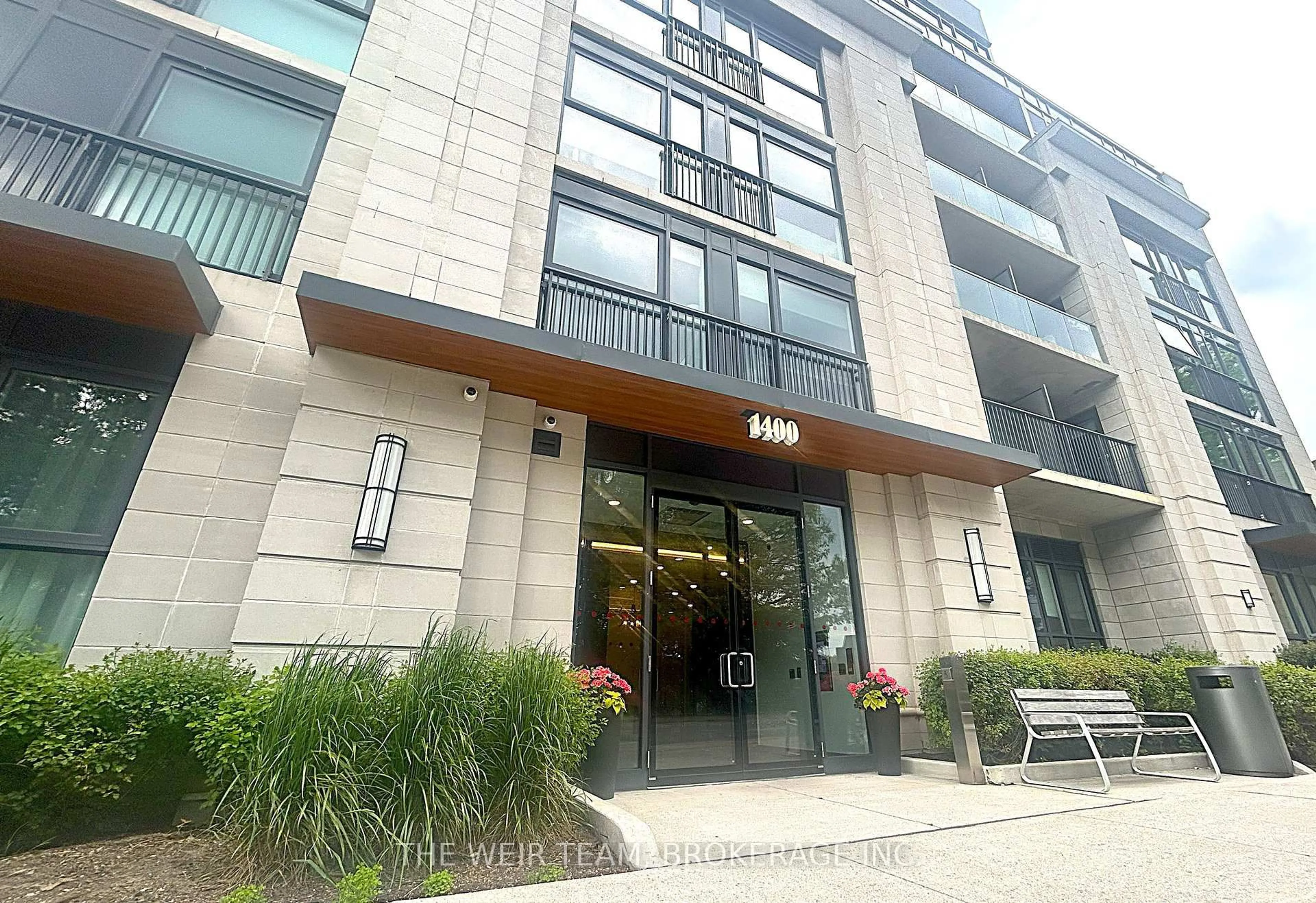 Indoor foyer for 1400 Kingston Rd #101, Toronto Ontario M1N 0C2