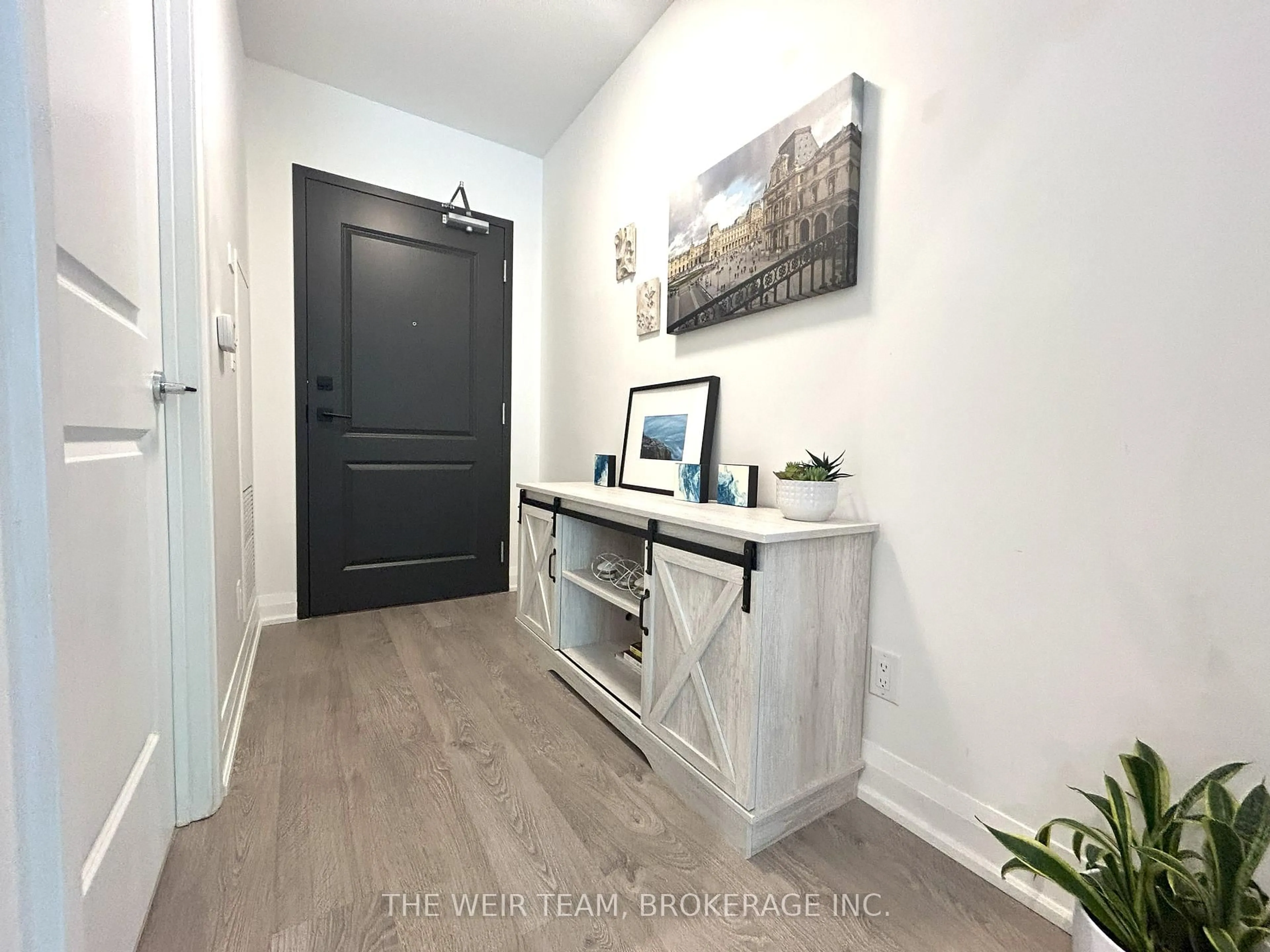 Indoor entryway for 1400 Kingston Rd #101, Toronto Ontario M1N 0C2