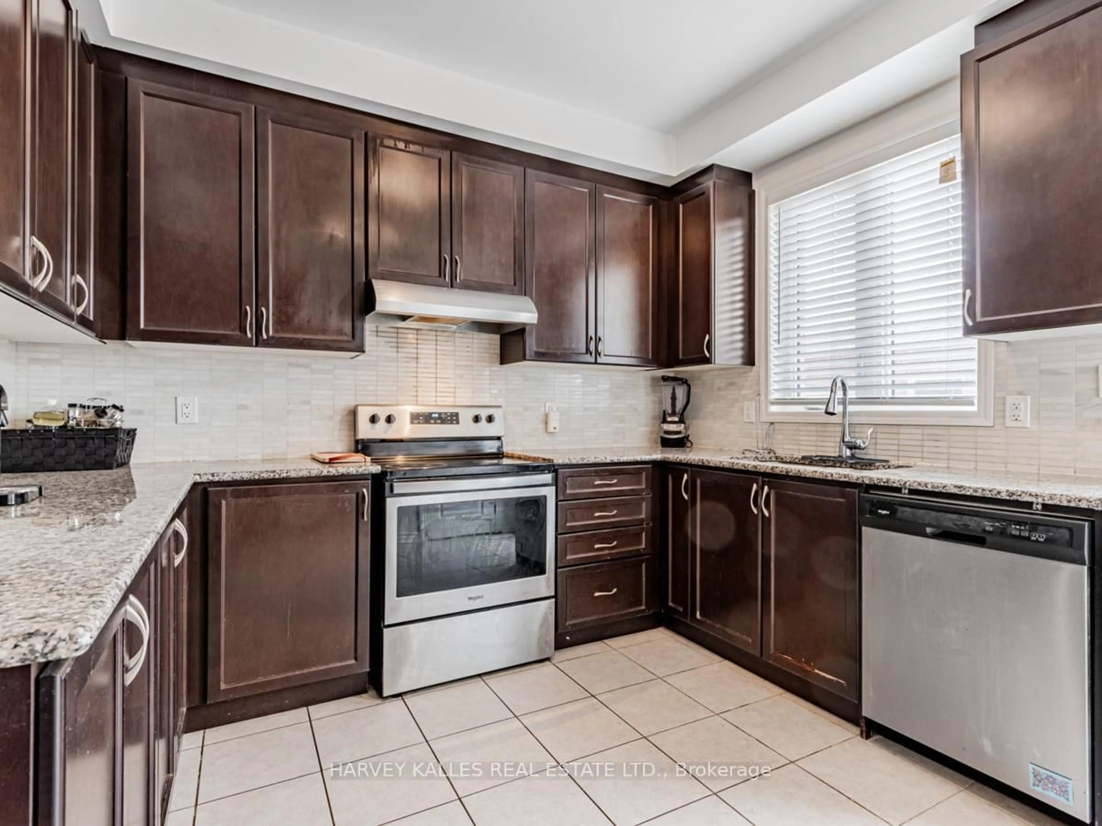 Standard kitchen, ceramic/tile floor for 148 Cleanside Rd, Toronto Ontario M1L 0J3