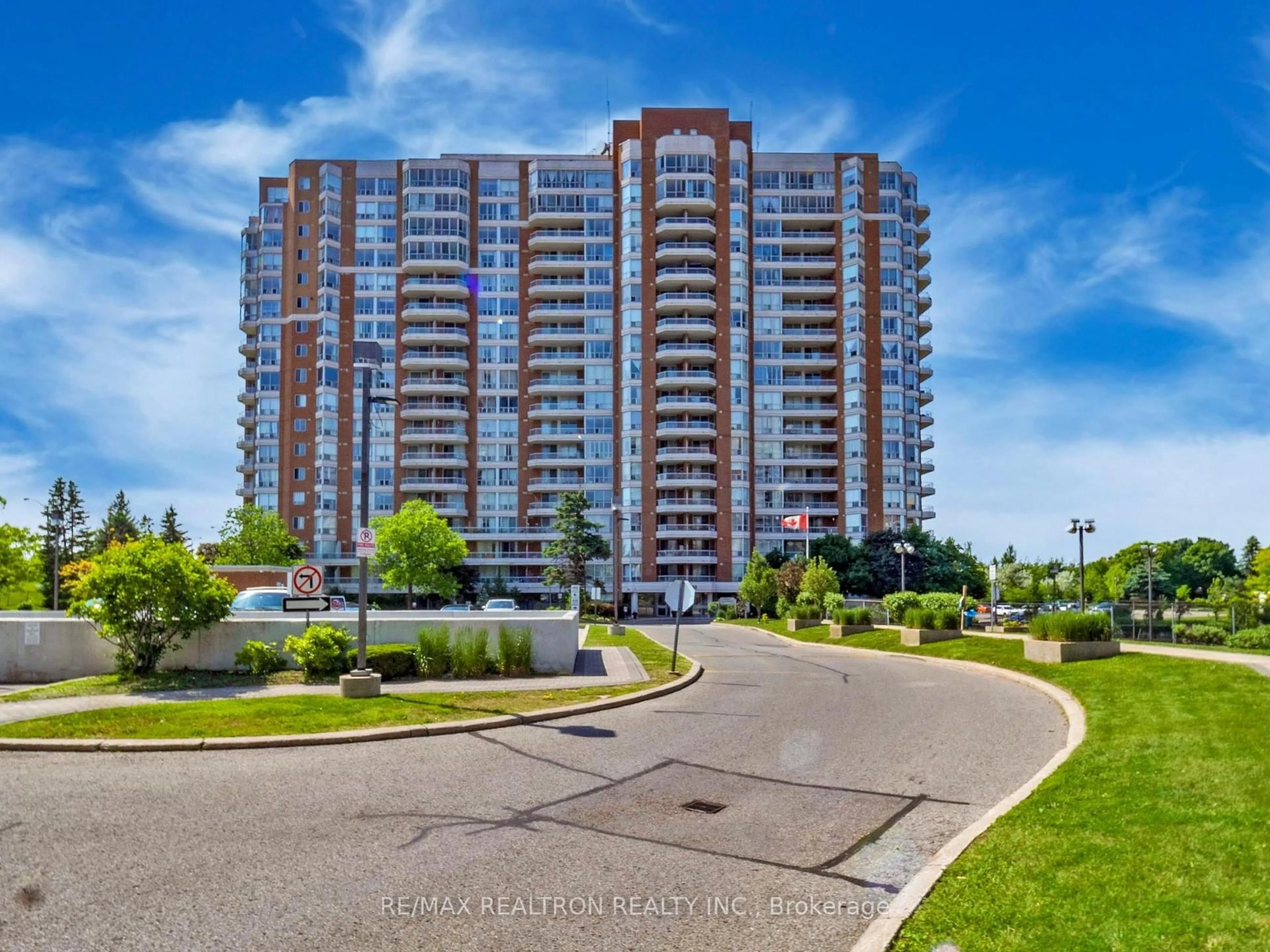 A pic from outside/outdoor area/front of a property/back of a property/a pic from drone, water/lake/river/ocean view for 430 McLevin Ave #1606, Toronto Ontario M1B 5P1