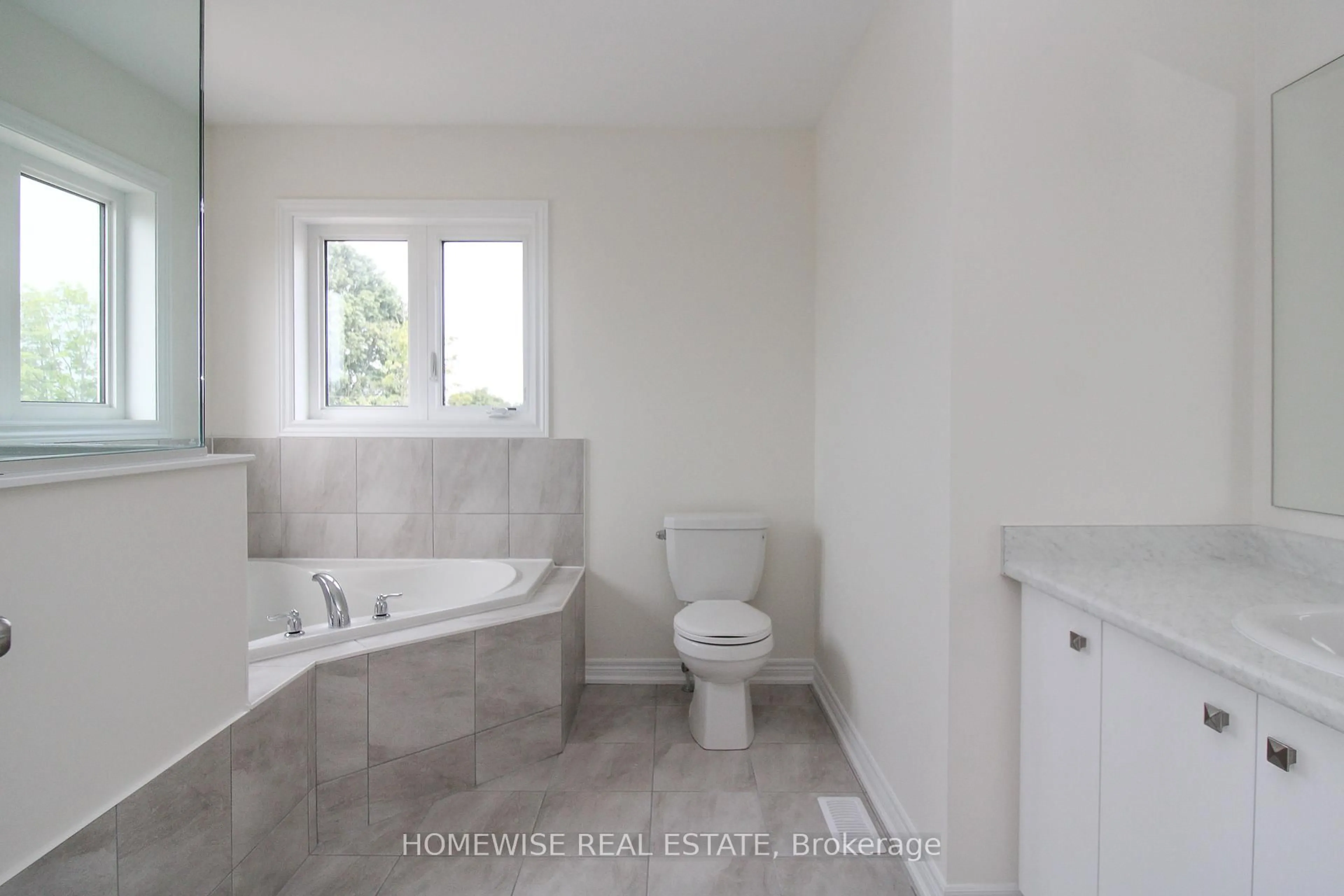 Standard bathroom, ceramic/tile floor for 235 Ash St, Scugog Ontario L9L 0B1