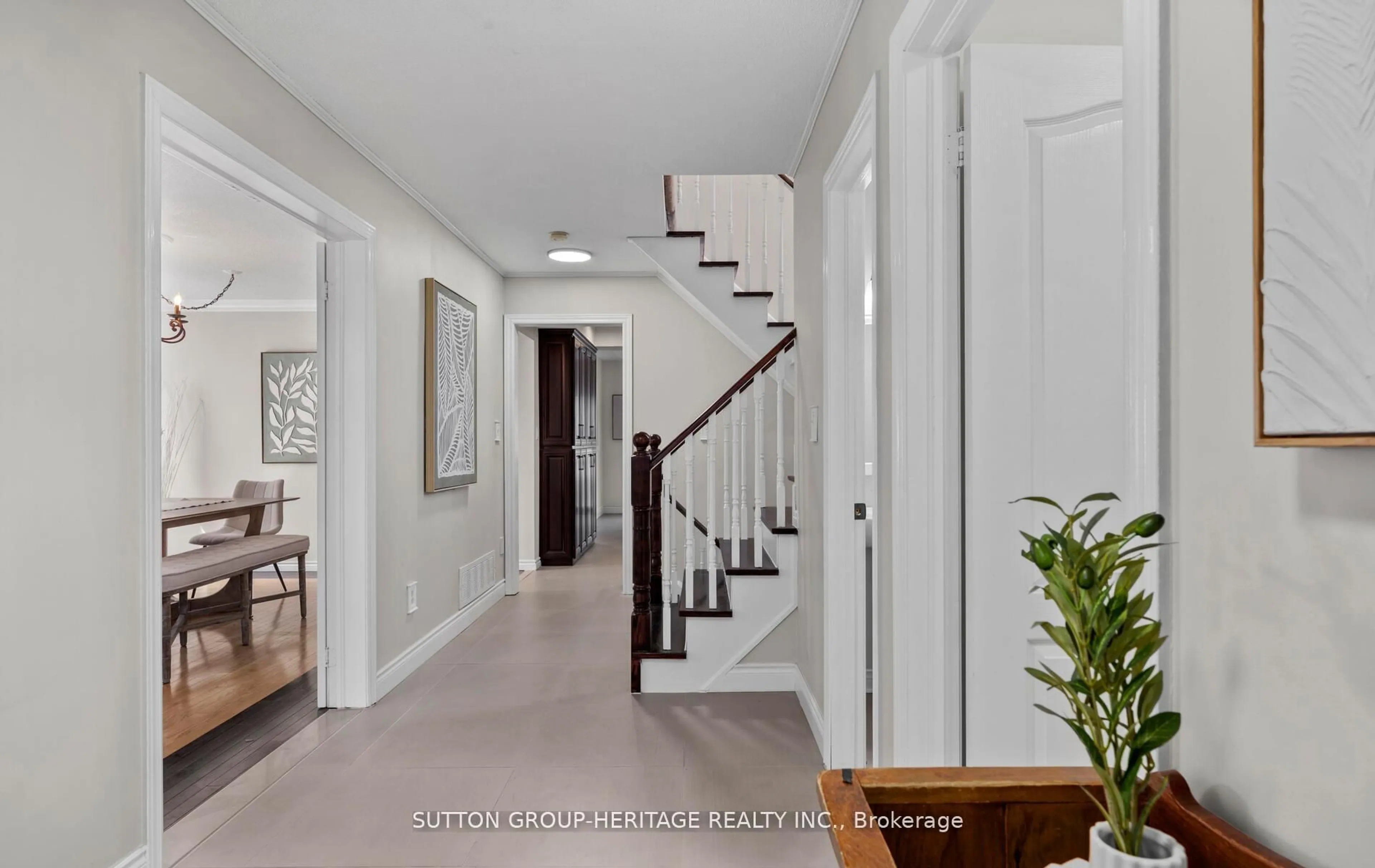 Indoor entryway for 101 Parnell Cres, Whitby Ontario L1R 1X1