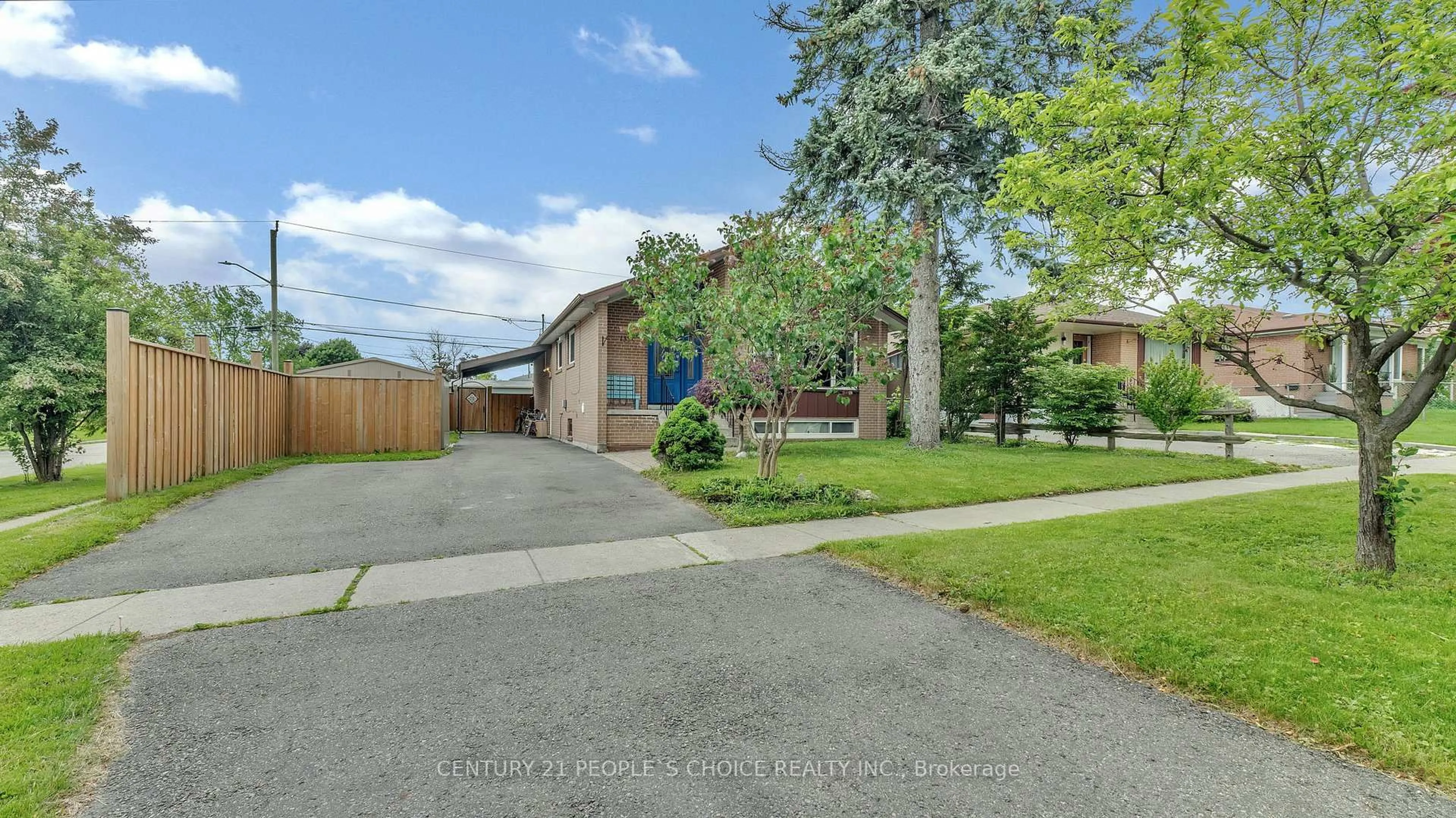 A pic from outside/outdoor area/front of a property/back of a property/a pic from drone, street for 1339 Poprad Ave, Pickering Ontario L1W 1K9