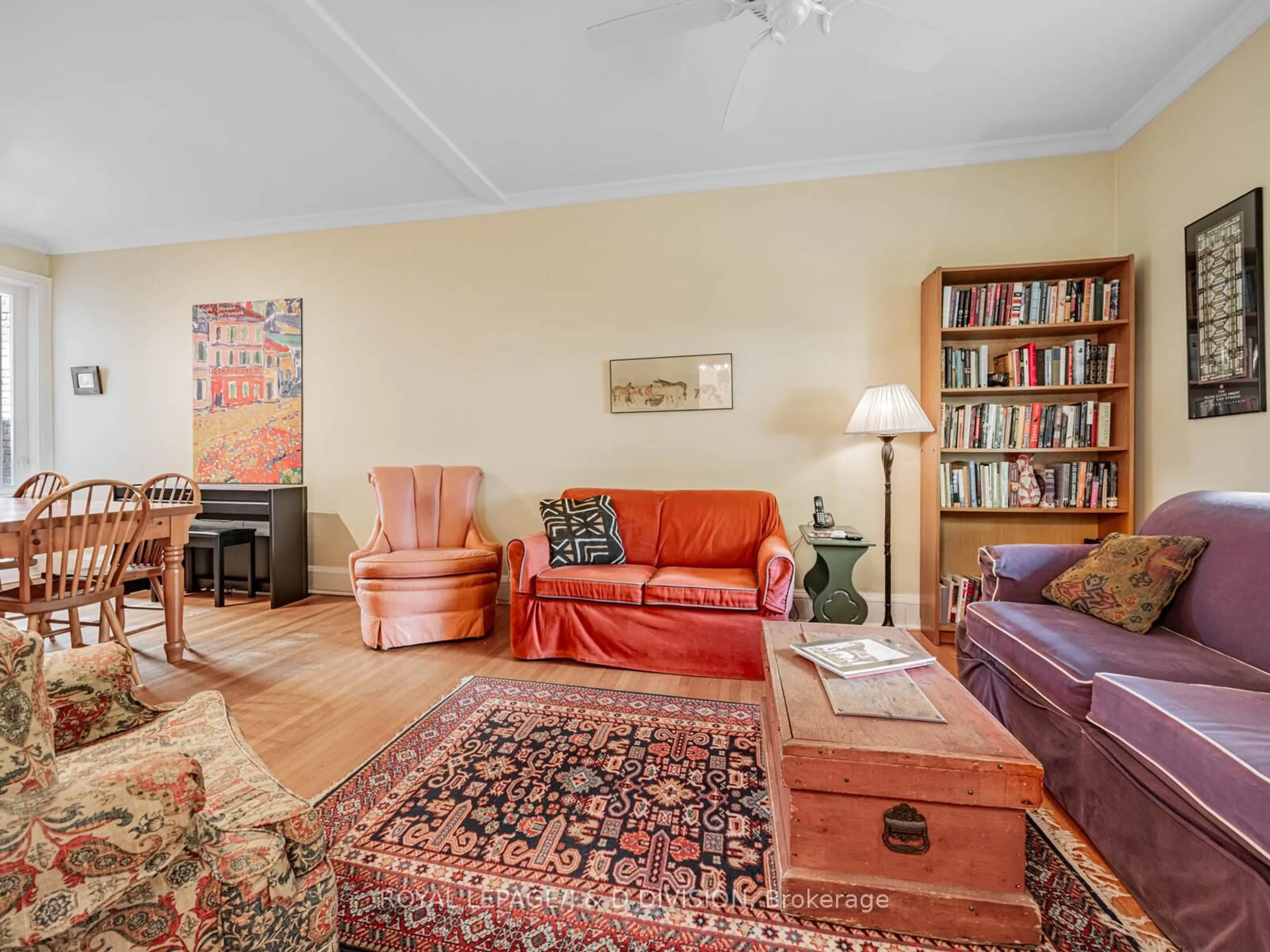 Living room with furniture, unknown for 105 Hogarth Ave, Toronto Ontario M4K 1K5