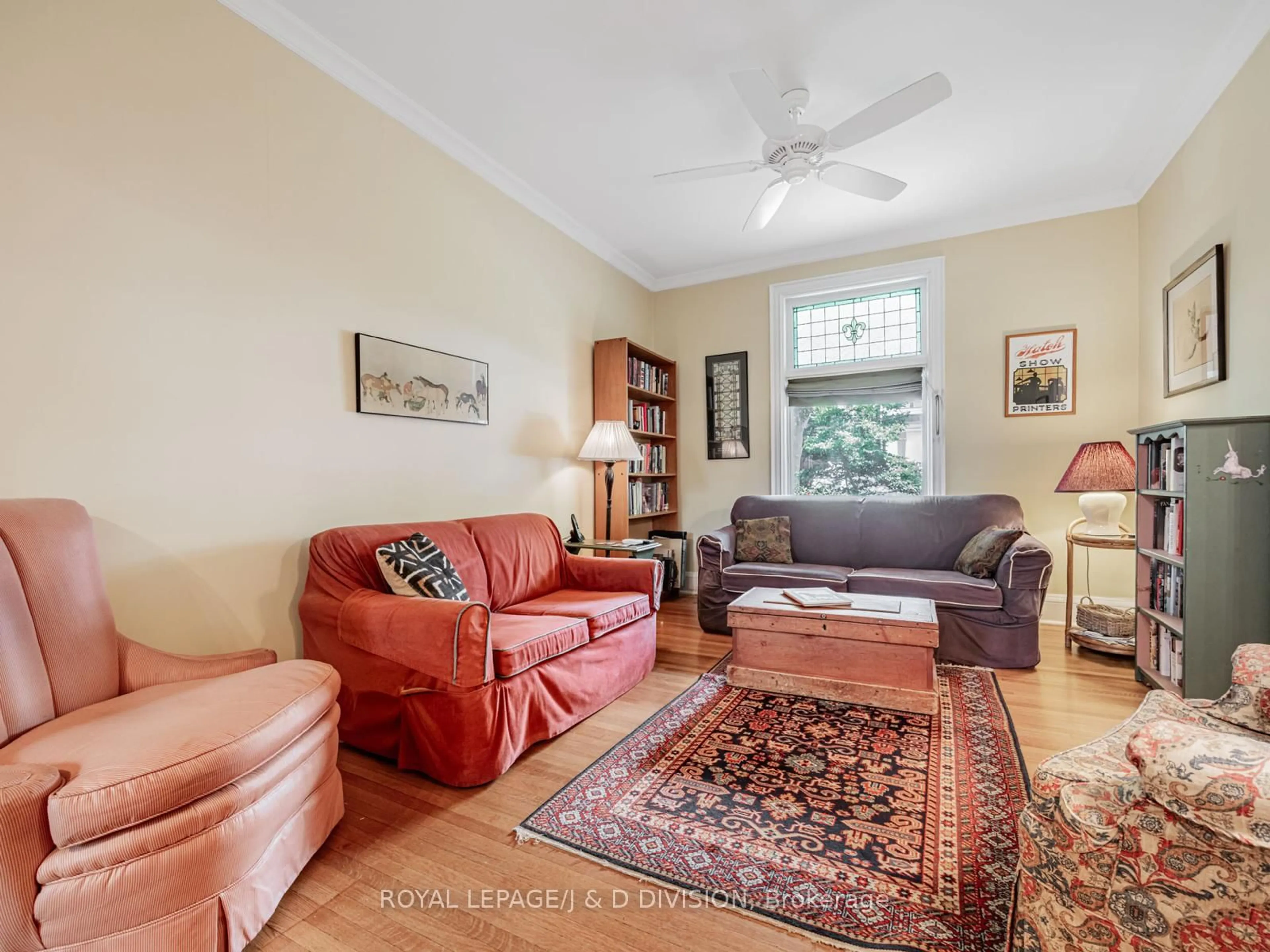 Living room with furniture, unknown for 105 Hogarth Ave, Toronto Ontario M4K 1K5